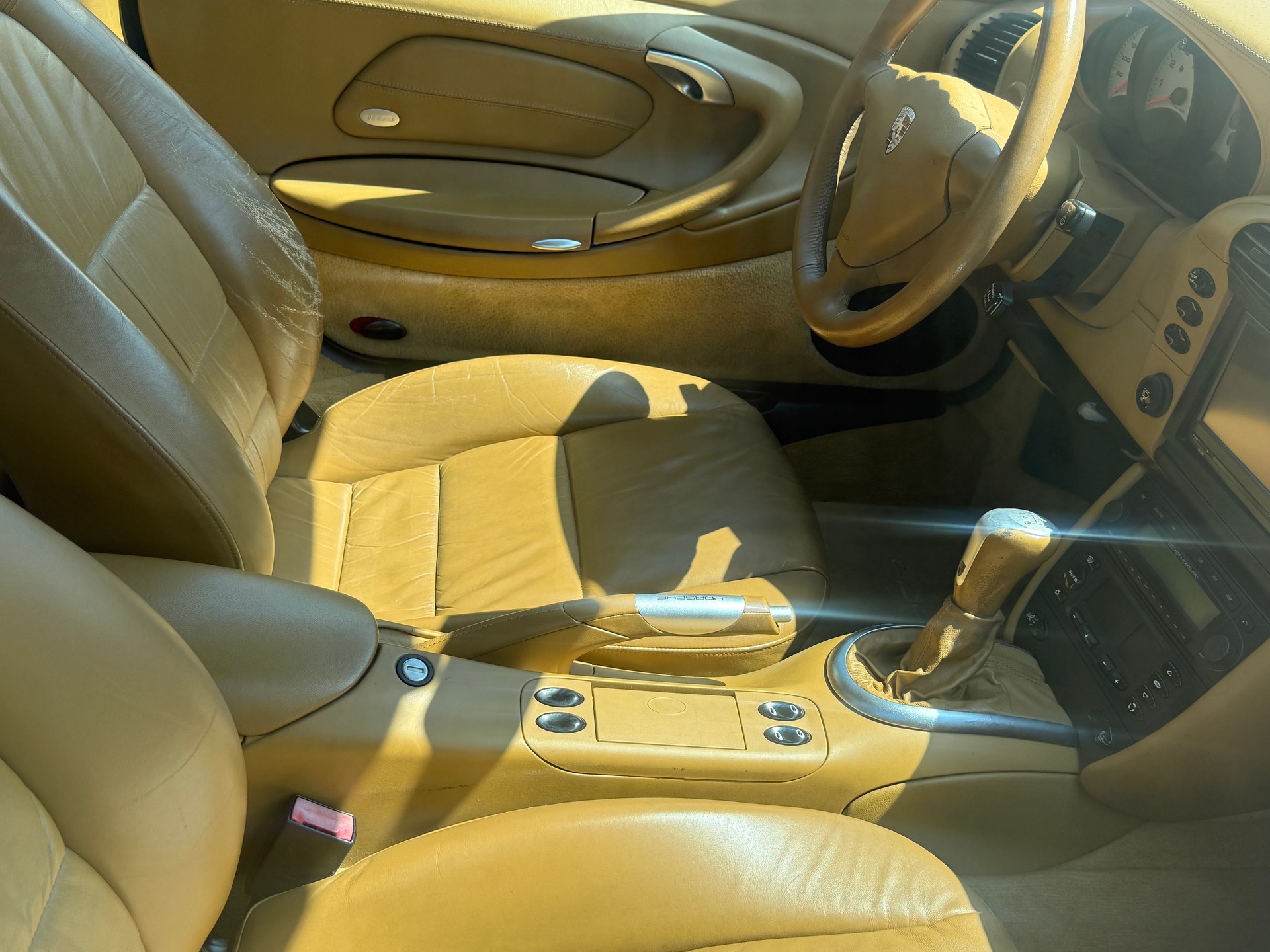 PORSCHE 911 Carrera-image-19