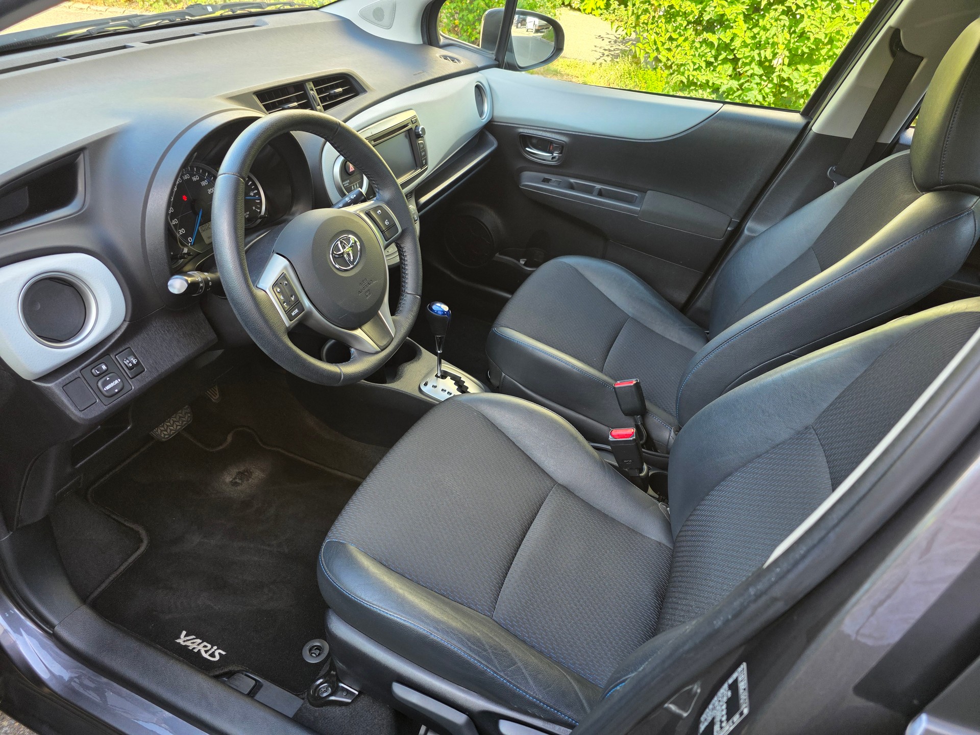 TOYOTA Yaris 1.5 VVT-i Hybrid Sol CVT-image-6
