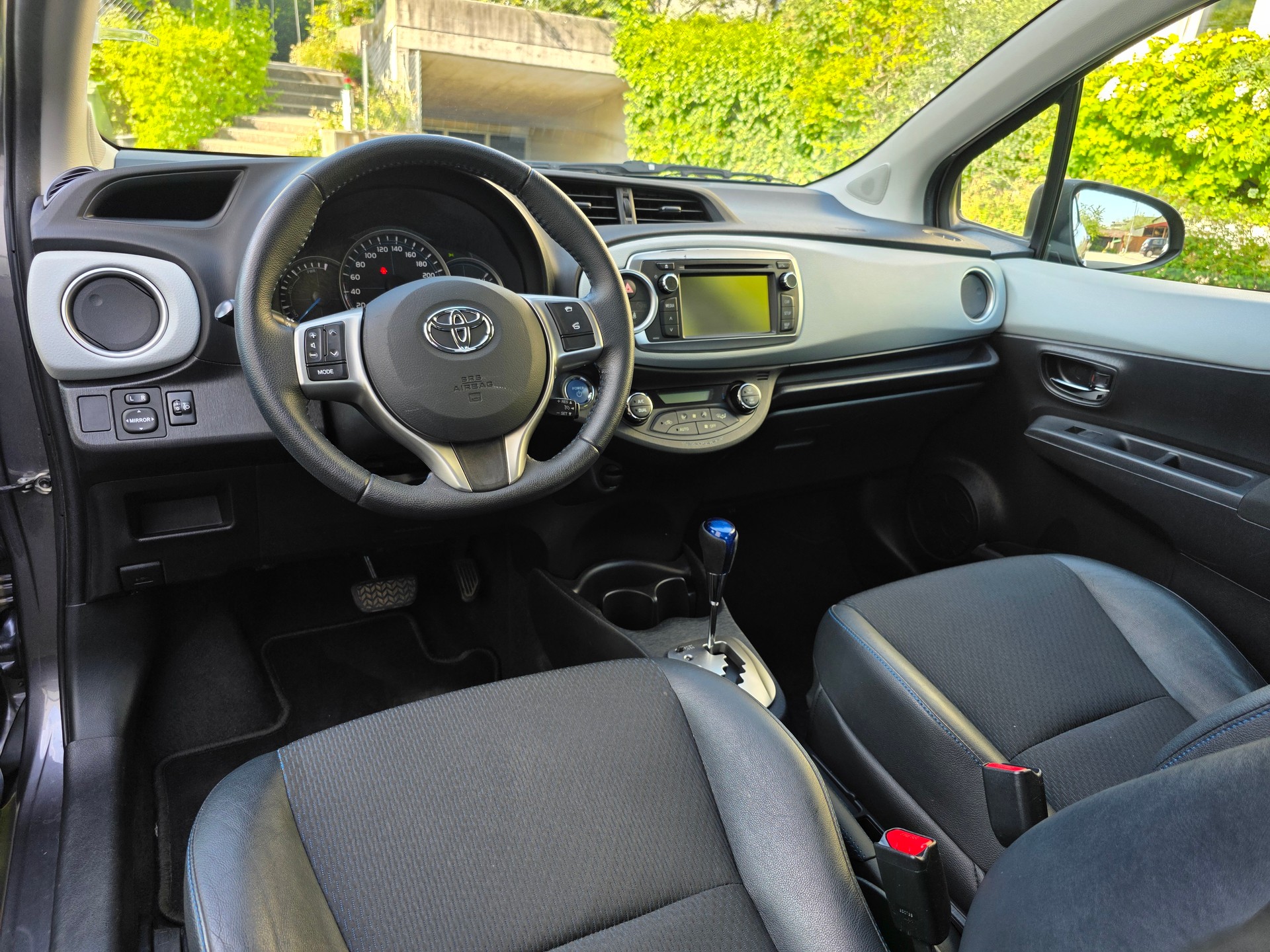 TOYOTA Yaris 1.5 VVT-i Hybrid Sol CVT-image-8
