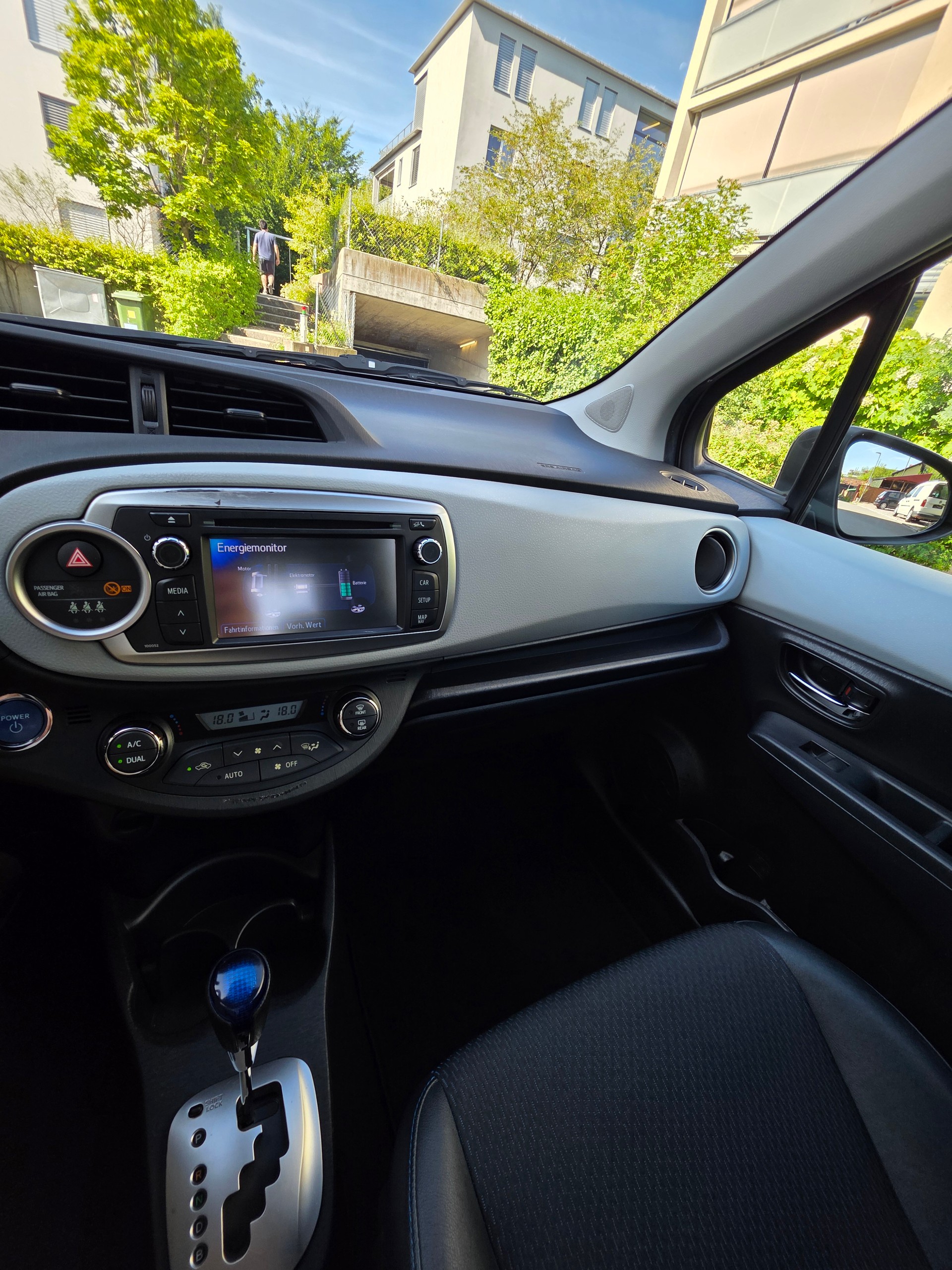 TOYOTA Yaris 1.5 VVT-i Hybrid Sol CVT-image-11