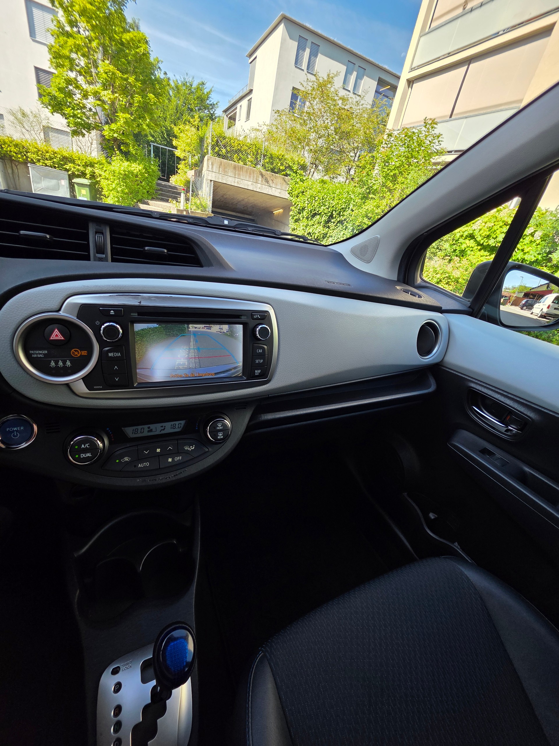 TOYOTA Yaris 1.5 VVT-i Hybrid Sol CVT-image-12