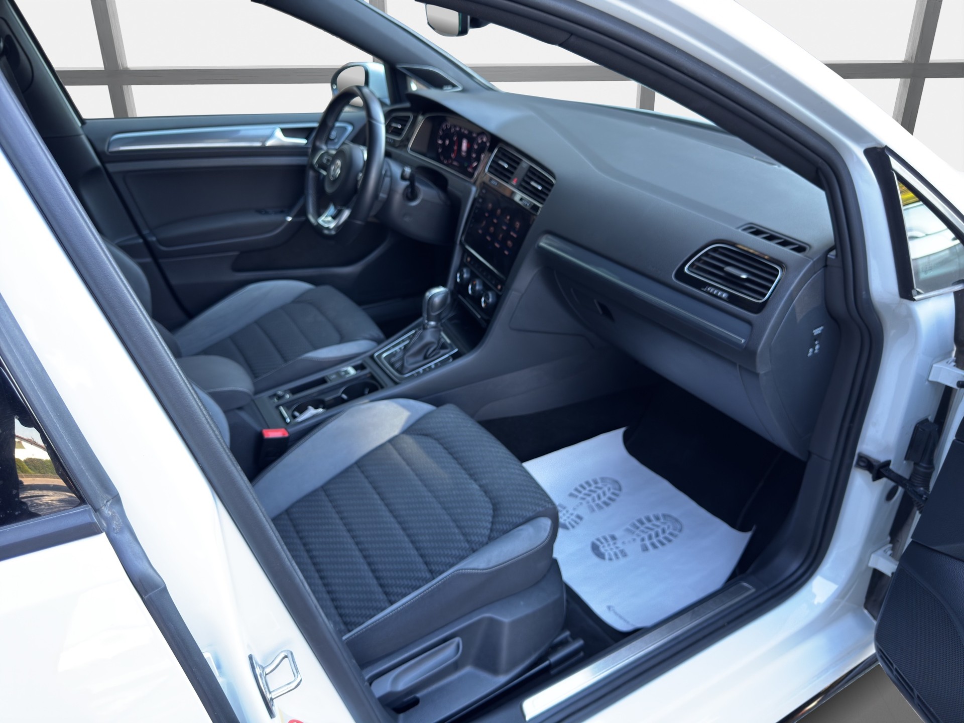 VW Golf 1.5 TSI EVO Highline DSG-image-12