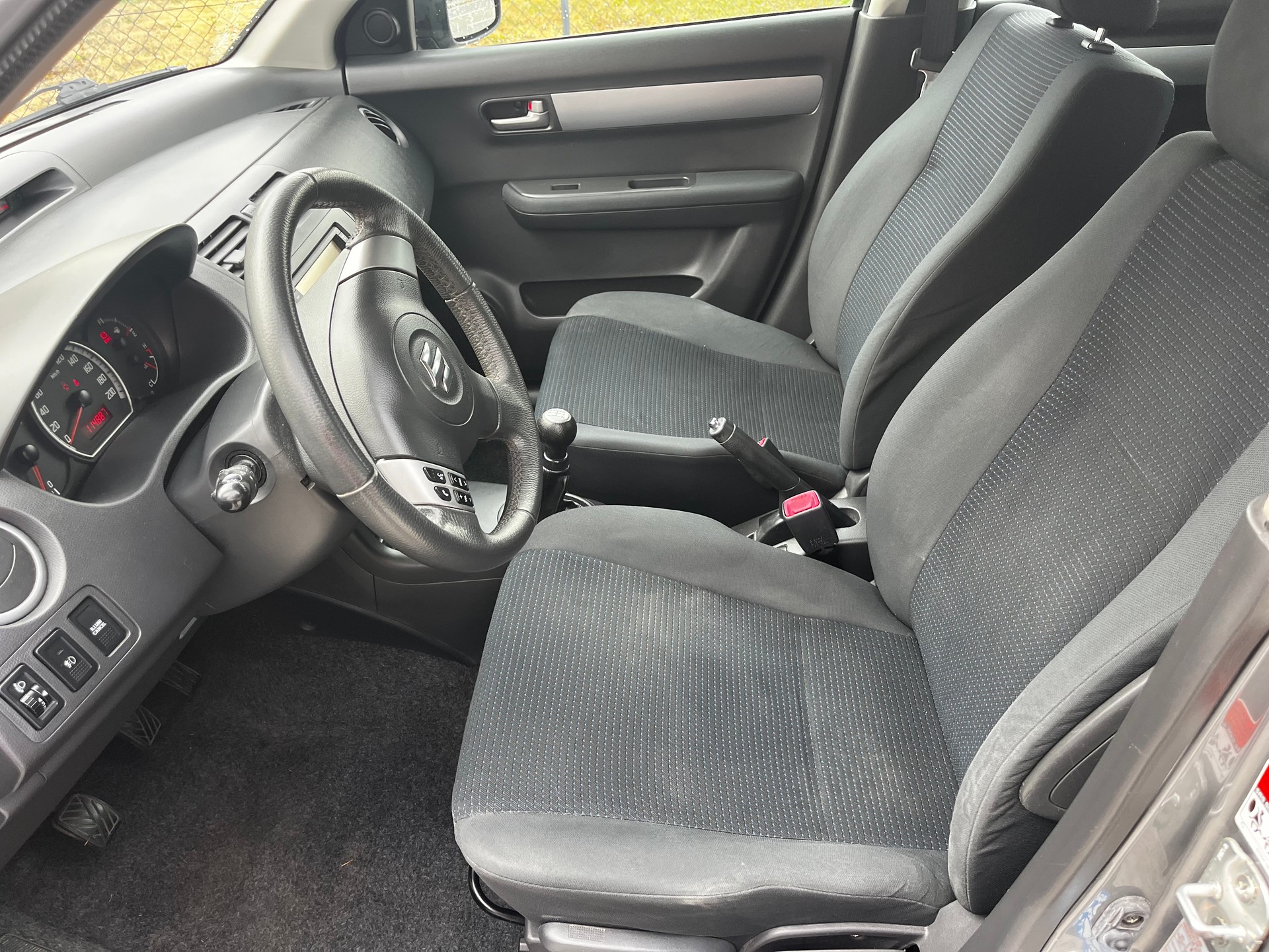 SUZUKI Swift 1.5i 16V VVT GL Top-image-9