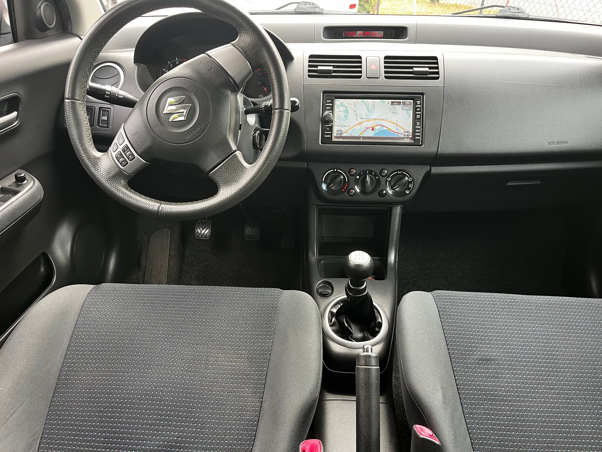 SUZUKI Swift 1.5i 16V VVT GL Top-image-10
