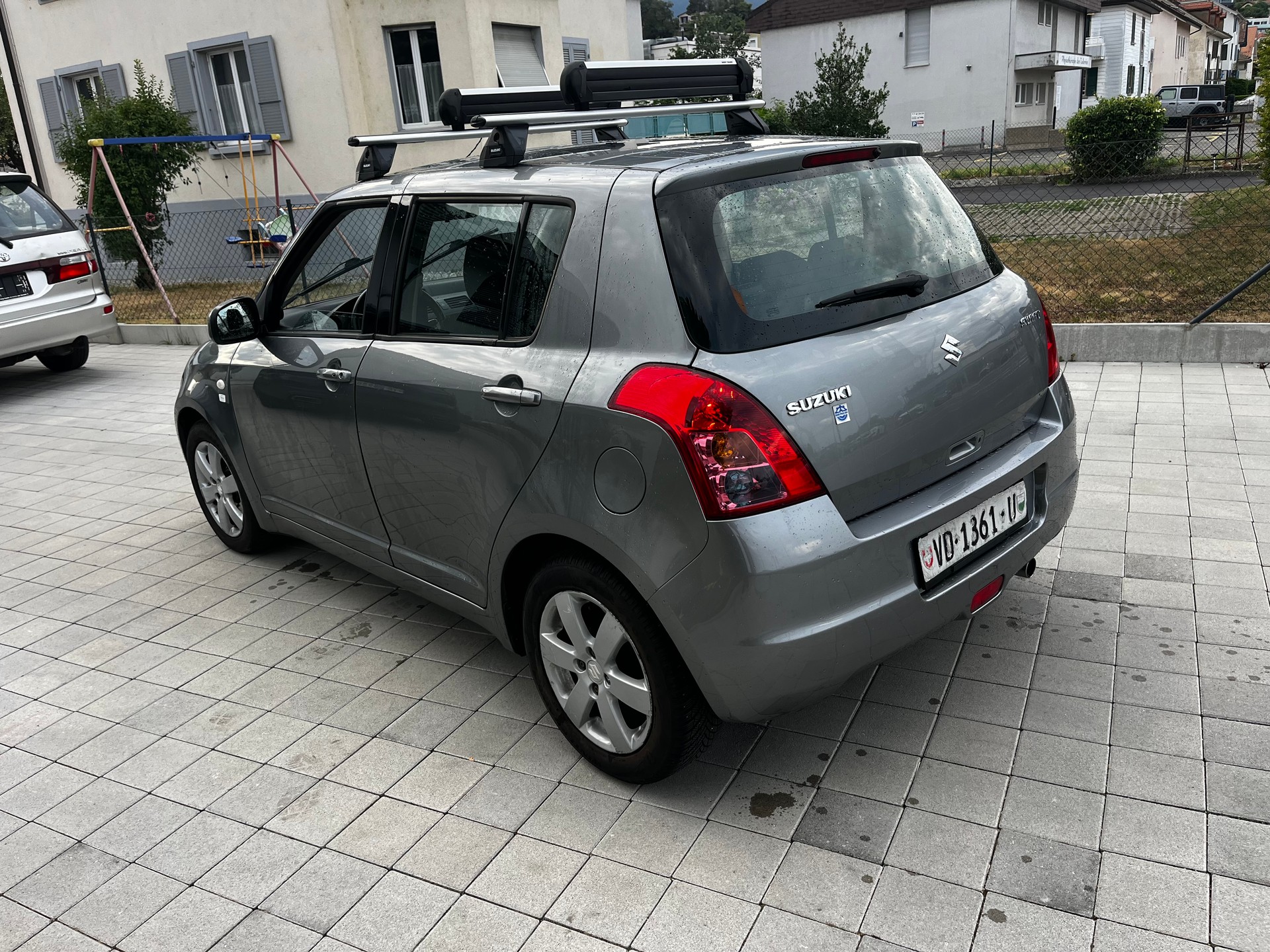 SUZUKI Swift 1.5i 16V VVT GL Top-image-2