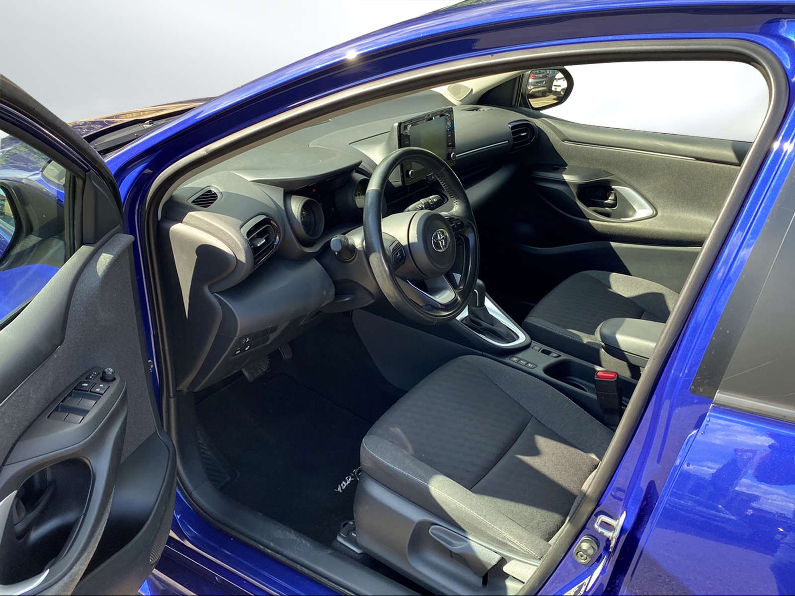 TOYOTA Yaris 1.5 Trend e-CVT-image-4