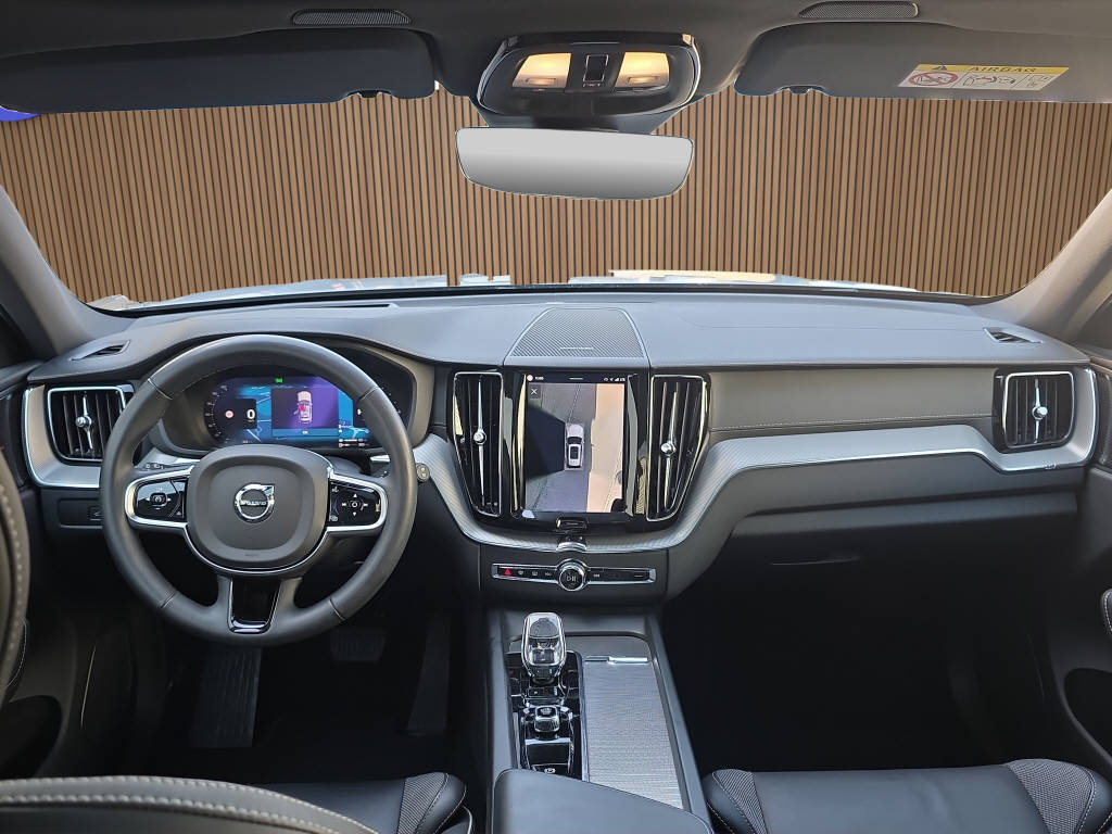 VOLVO XC60 2.0 T6 TE Ultimate Dark eAWD-image-16