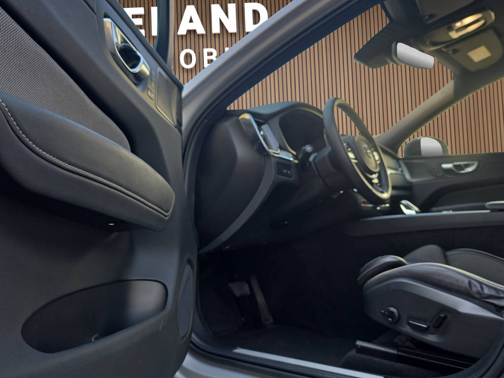 VOLVO XC60 2.0 T6 TE Ultimate Dark eAWD-image-10