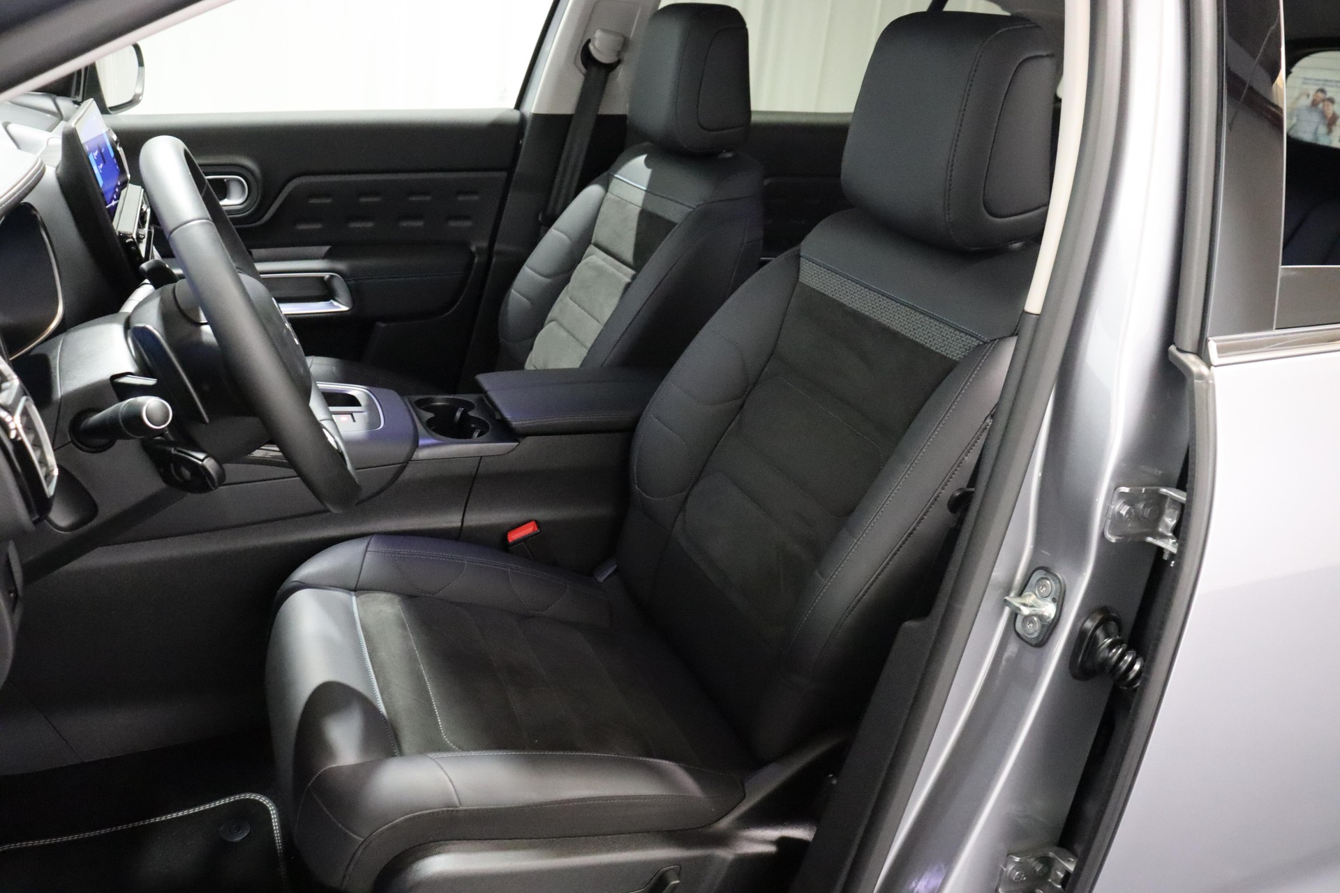 CITROEN C5 Aircross 1.6 Plug-in Hybrid Shine-image-4
