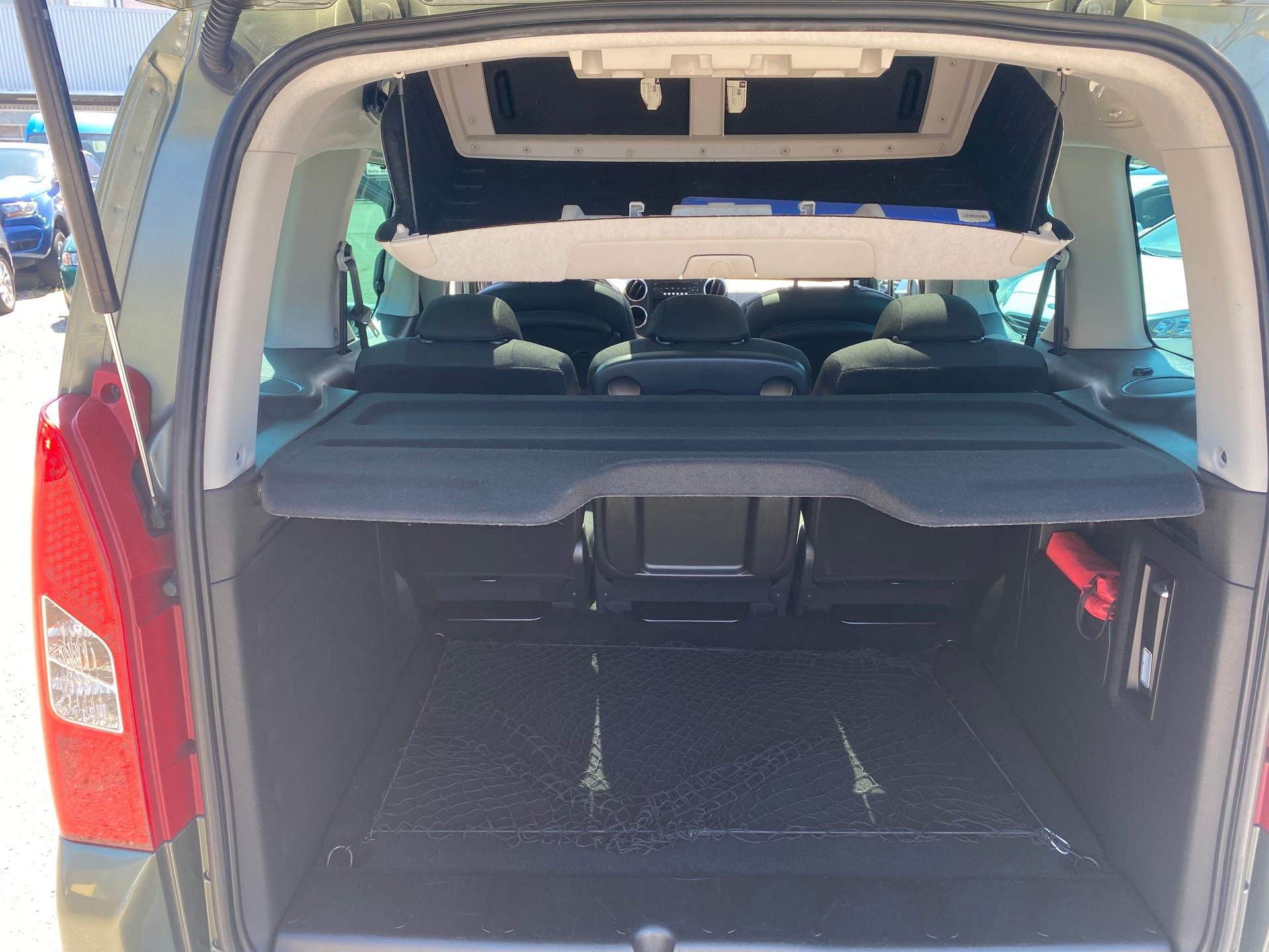 PEUGEOT Partner 1.6 HDI Outdoor-image-12