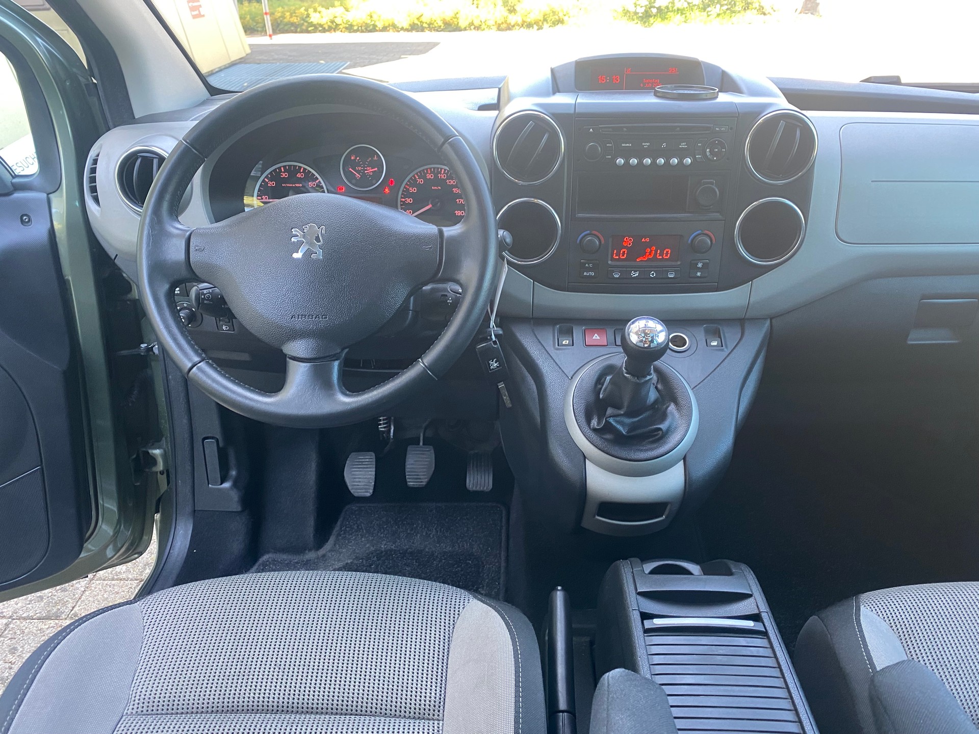 PEUGEOT Partner 1.6 HDI Outdoor-image-9