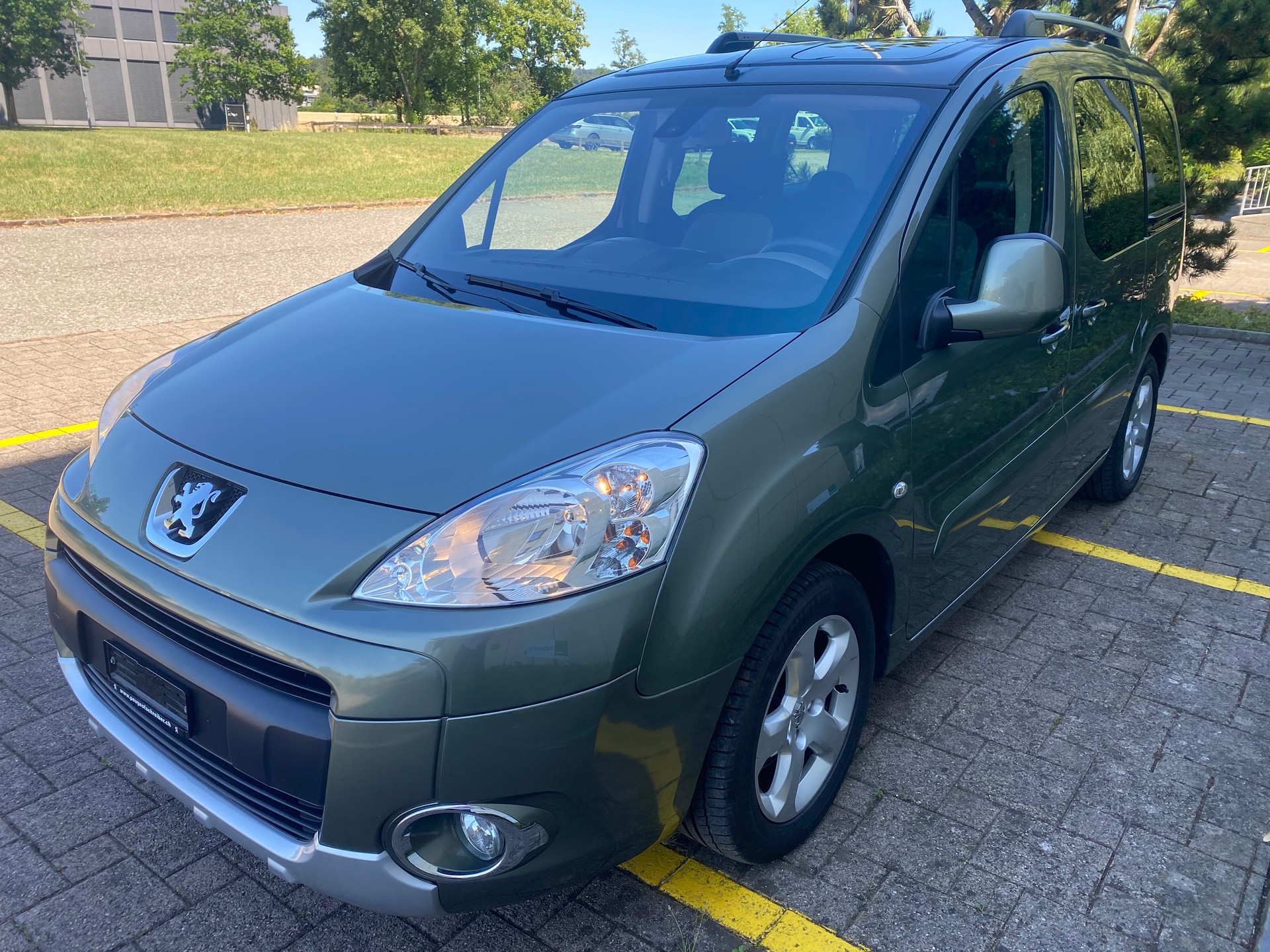 PEUGEOT Partner 1.6 HDI Outdoor-image-1