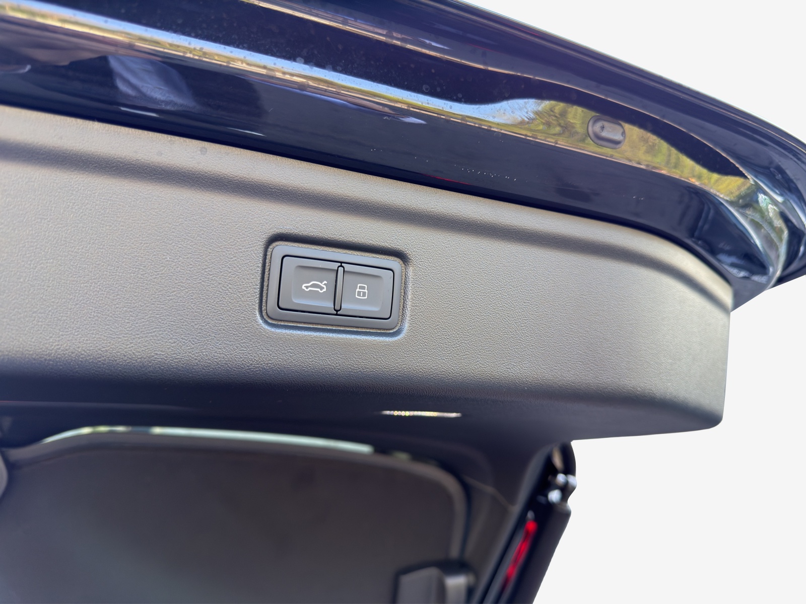 AUDI S6 Avant e-tron quattro-image-13