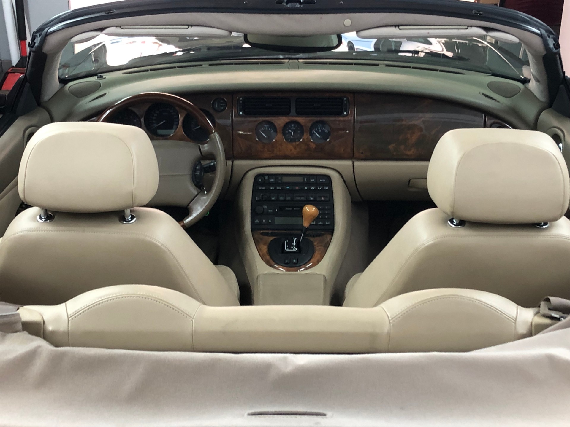 JAGUAR XKR S/C Convertible-image-6
