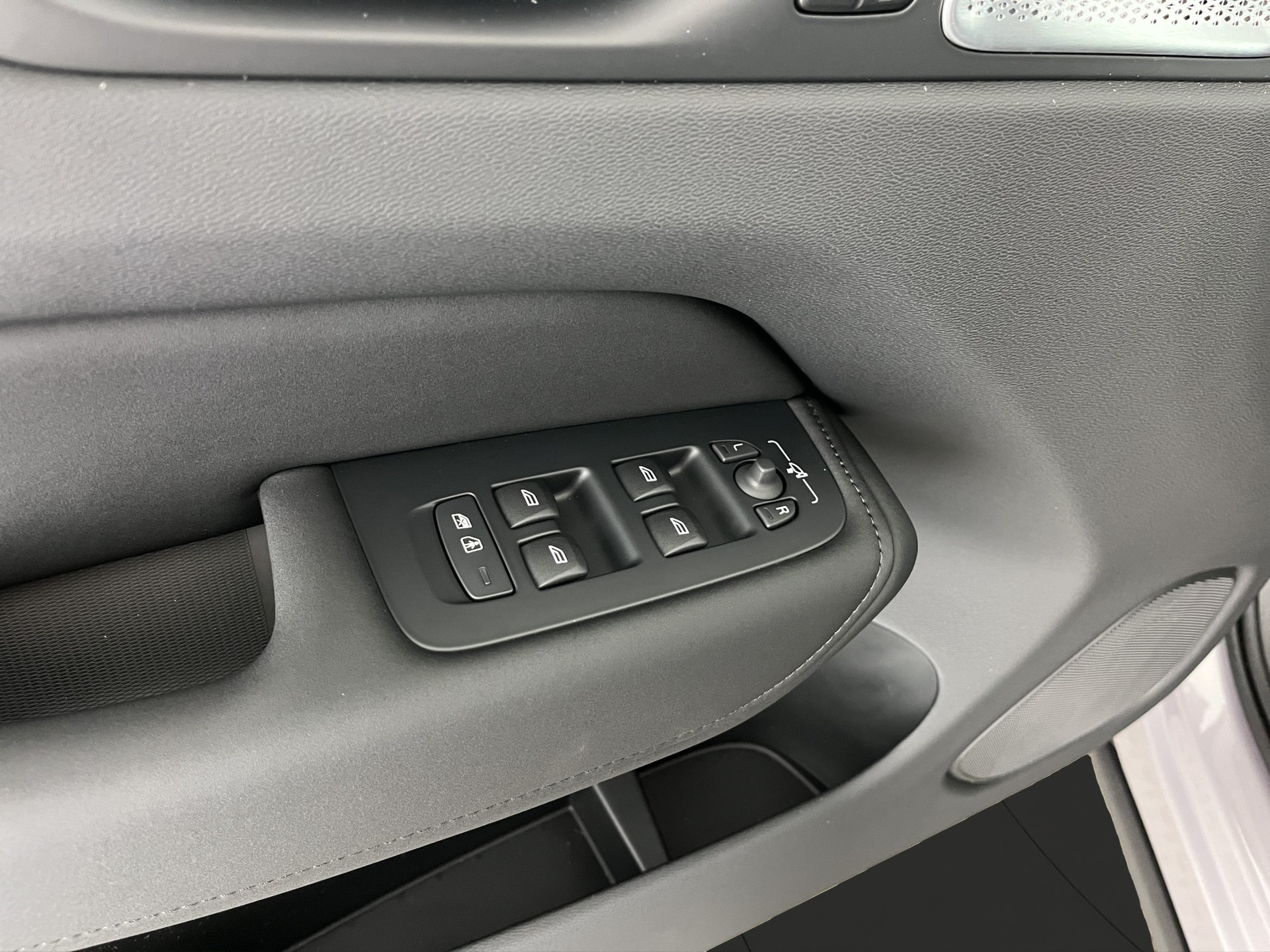 VOLVO XC60 2.0 T8 TE Ultra Dark eAWD-image-11