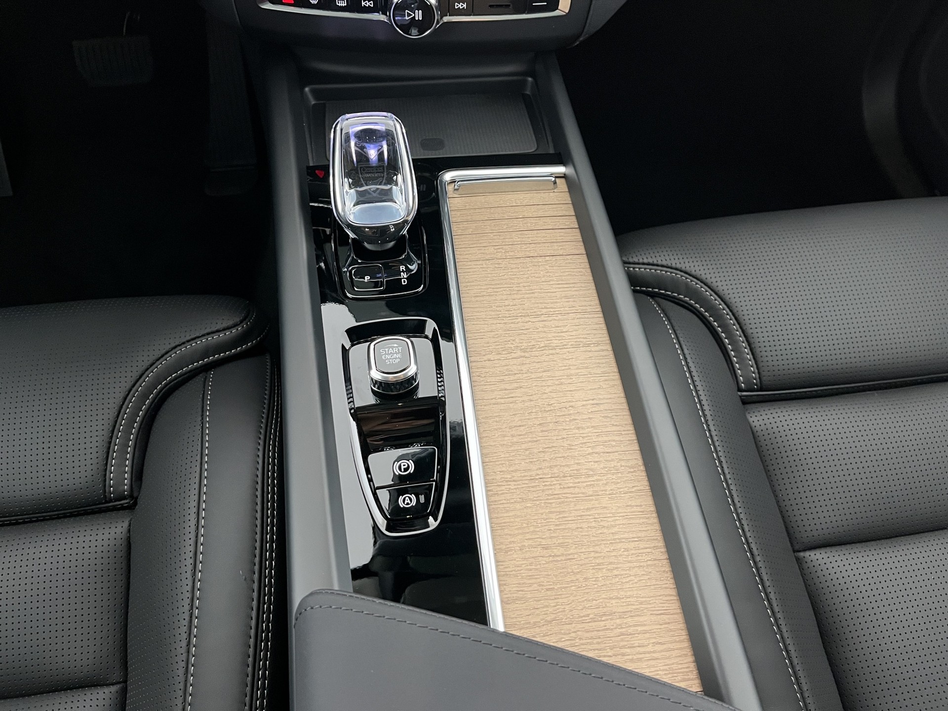 VOLVO XC60 2.0 T8 TE Ultra Dark eAWD-image-15
