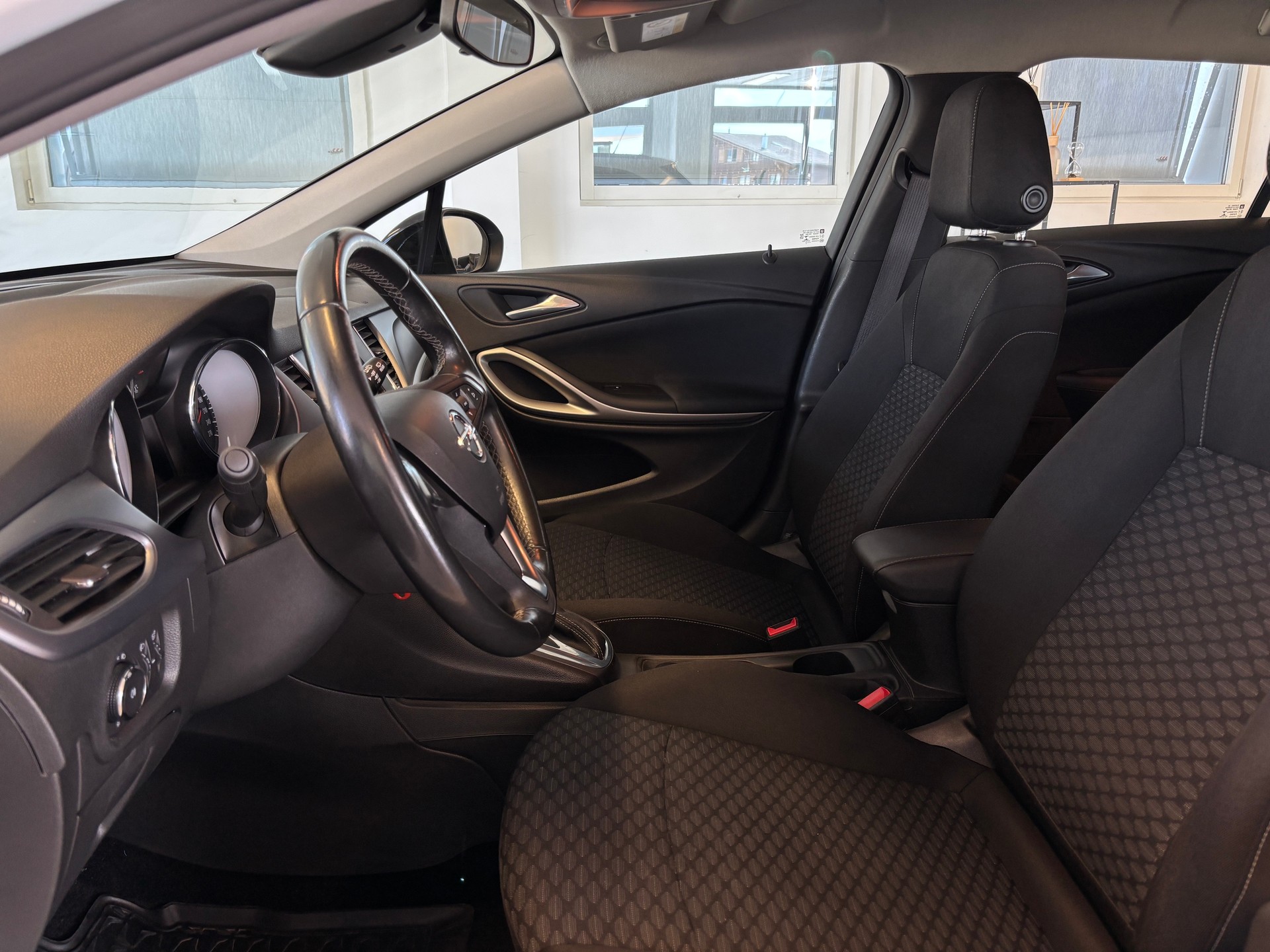 OPEL Astra Sports Tourer 1.4i Turbo Edition-image-6