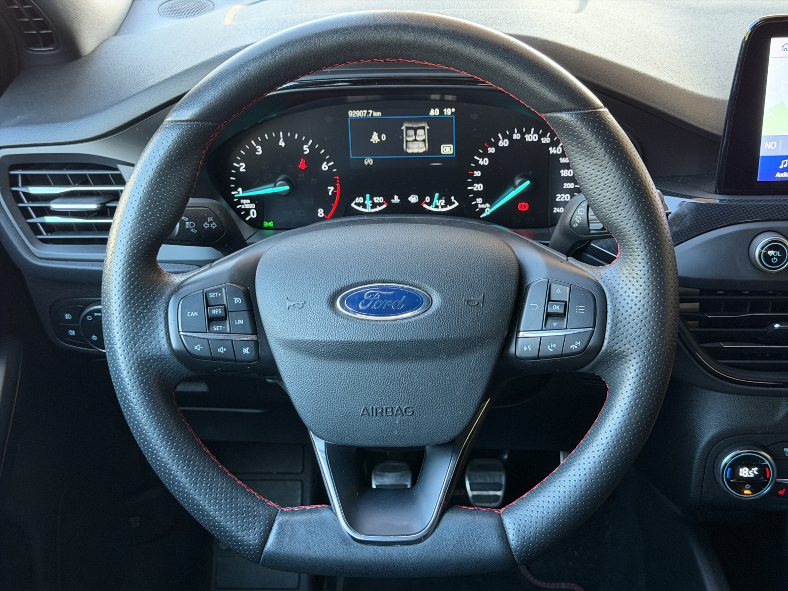 FORD Focus Station Wagon 1.0i EcoB 125 ST-Line-image-9