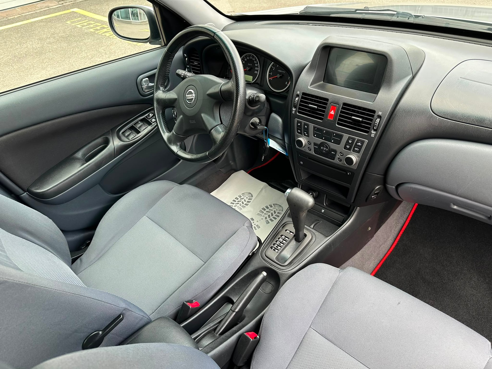 NISSAN Almera 1.8 16V business-image-14