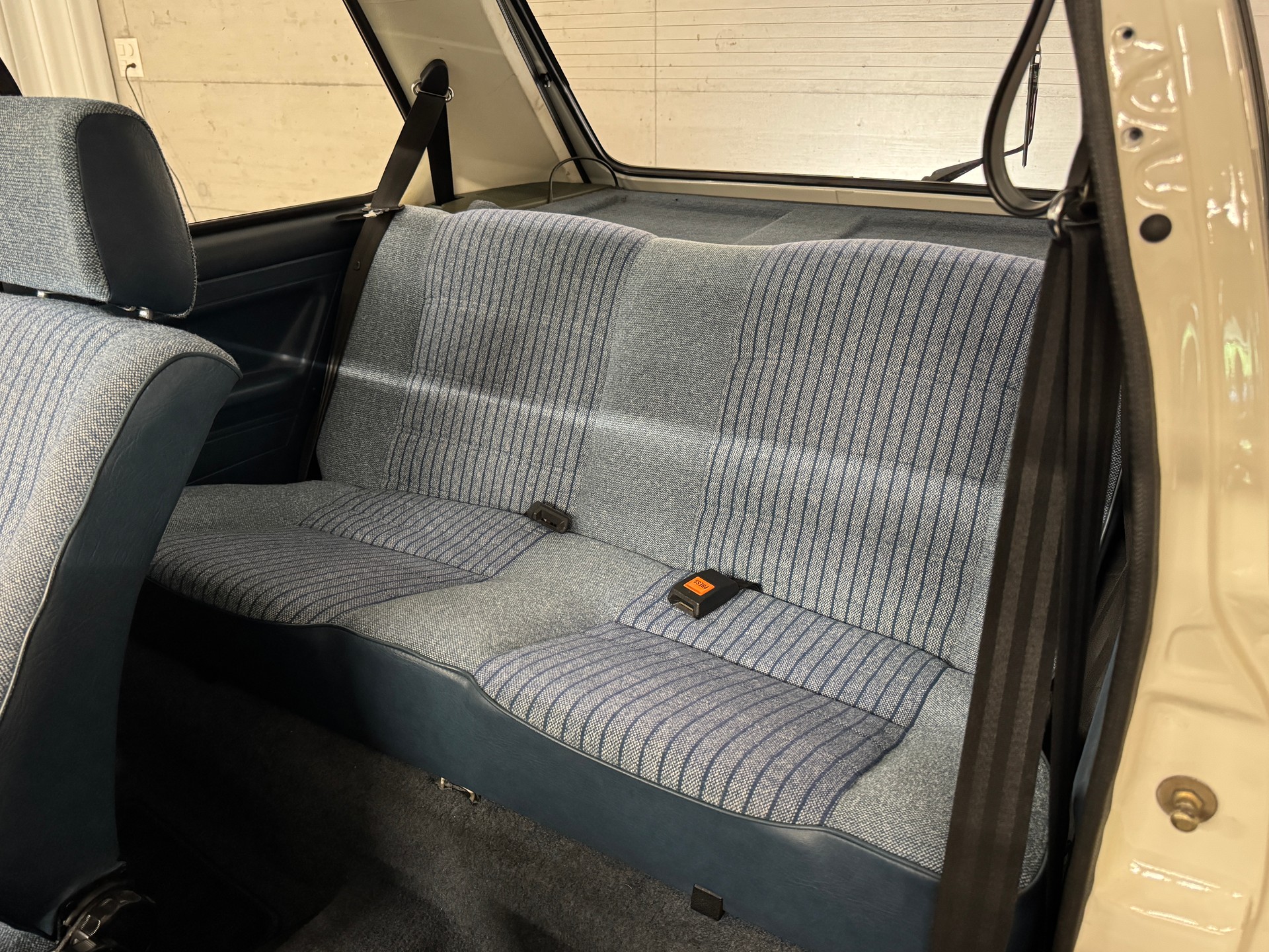 VW Golf 1600 GL-image-12