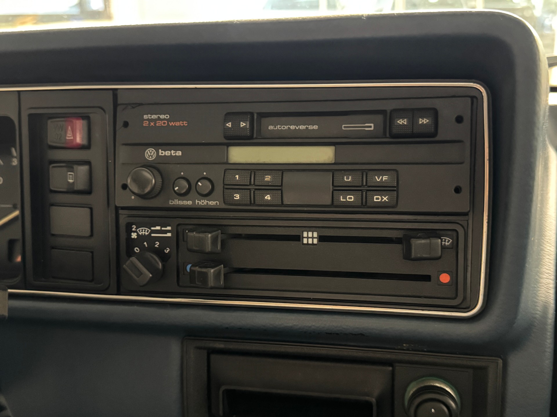 VW Golf 1600 GL-image-10