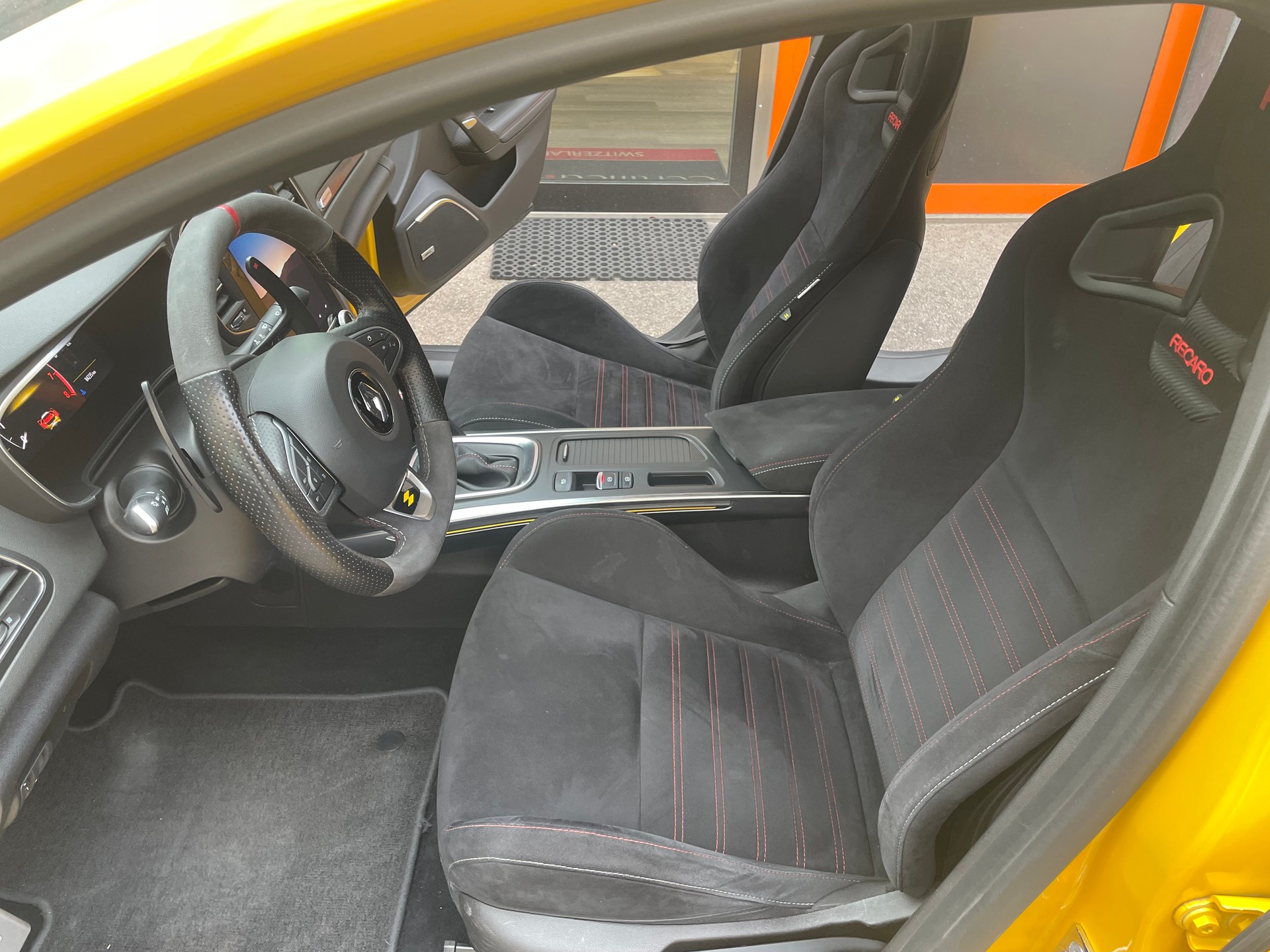 RENAULT Mégane R.S. 300 EDC-image-9