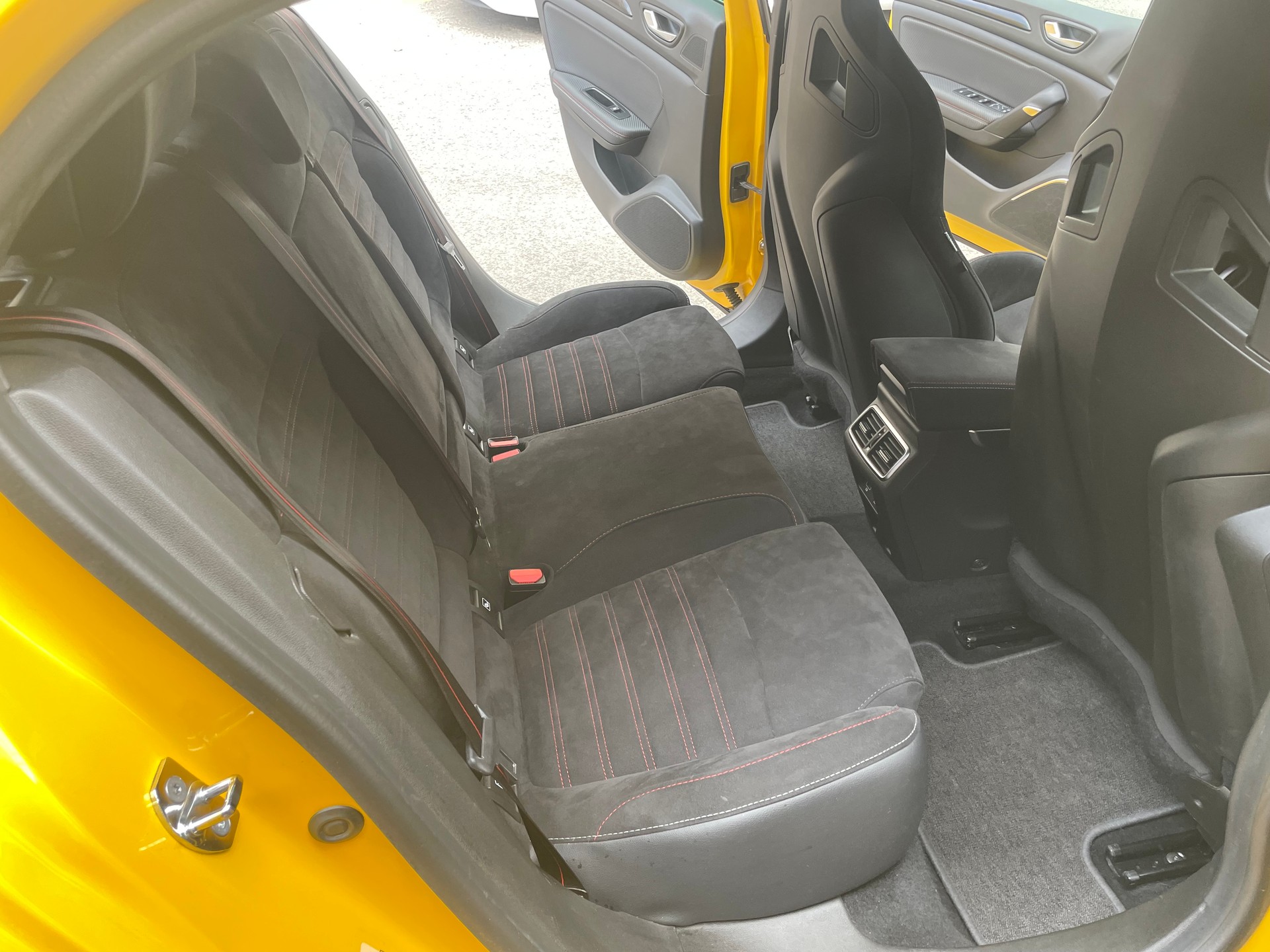RENAULT Mégane R.S. 300 EDC-image-15