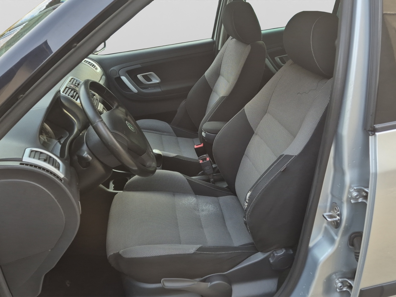SKODA Fabia 1.6 Elegance-image-11