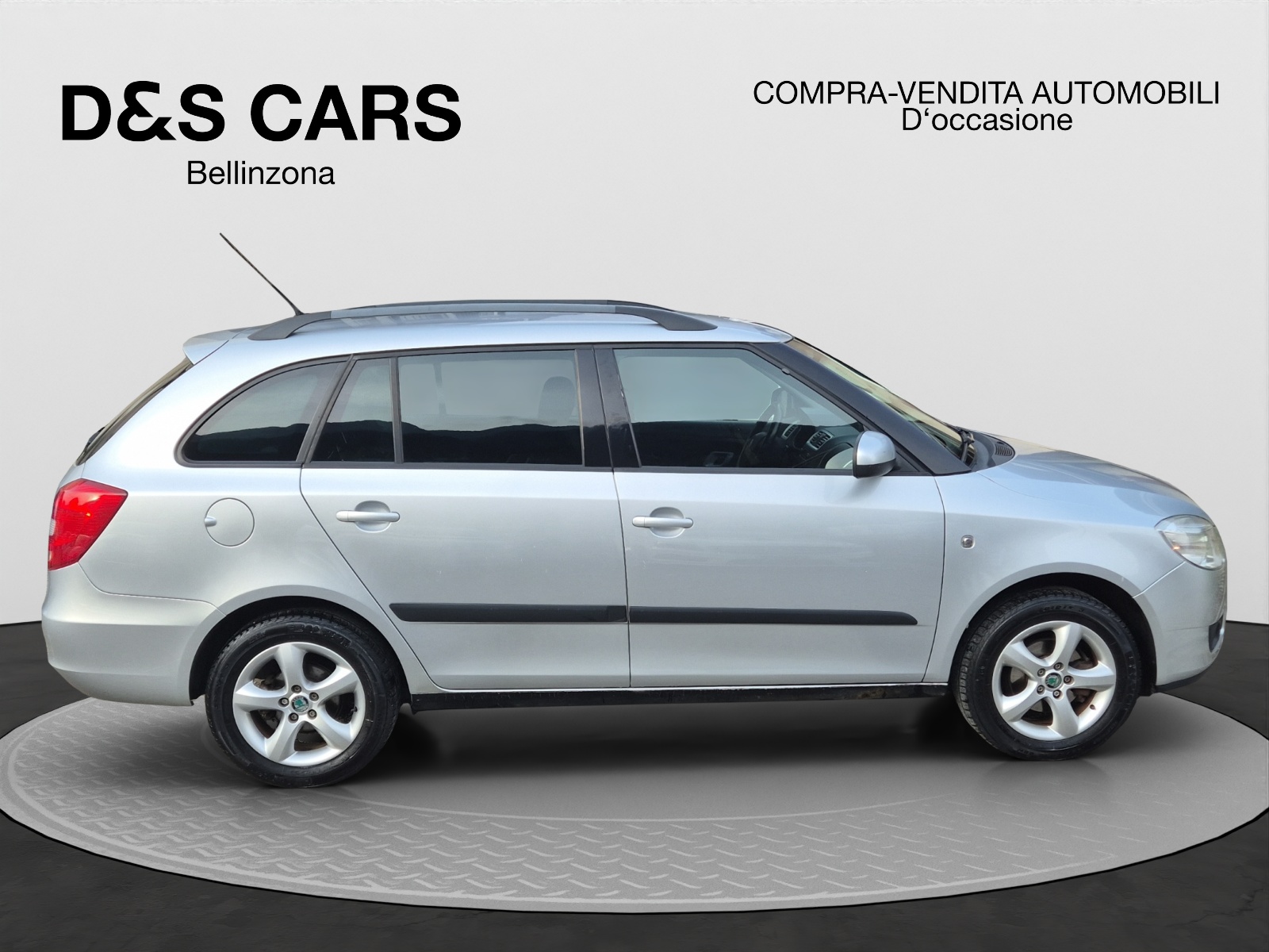 SKODA Fabia 1.6 Elegance-image-5