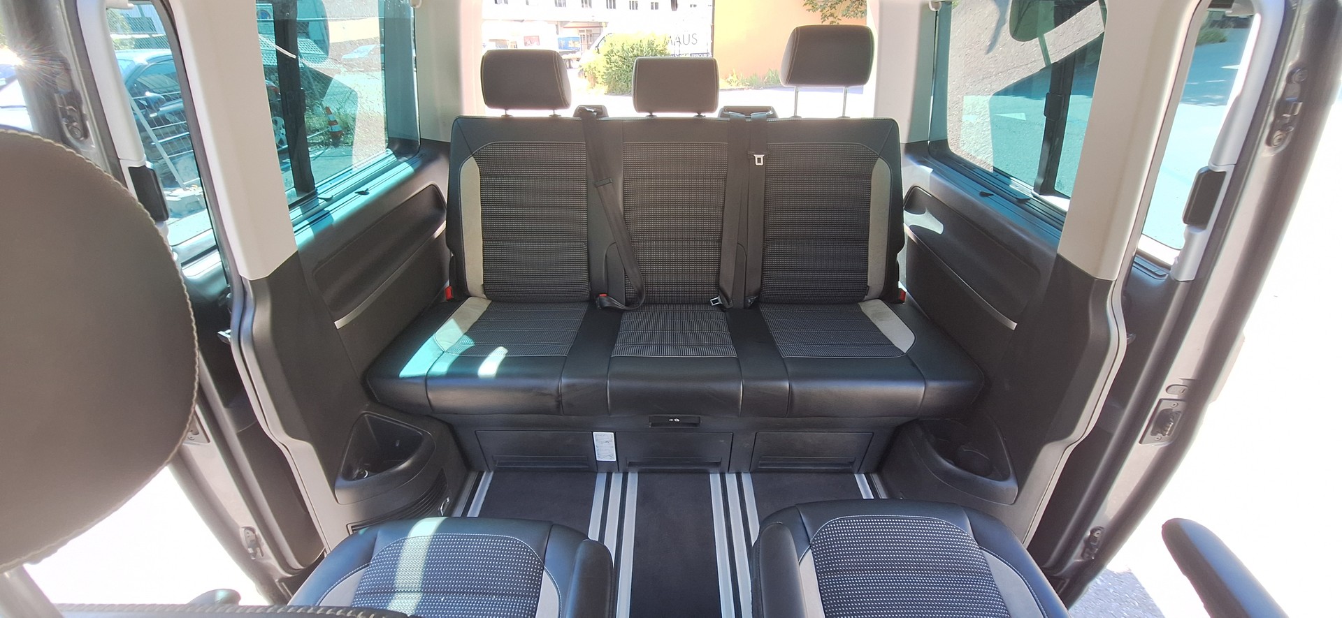 VW T6 Multivan 2.0 Bi-TDI Panamericana 4Motion DSG-image-23