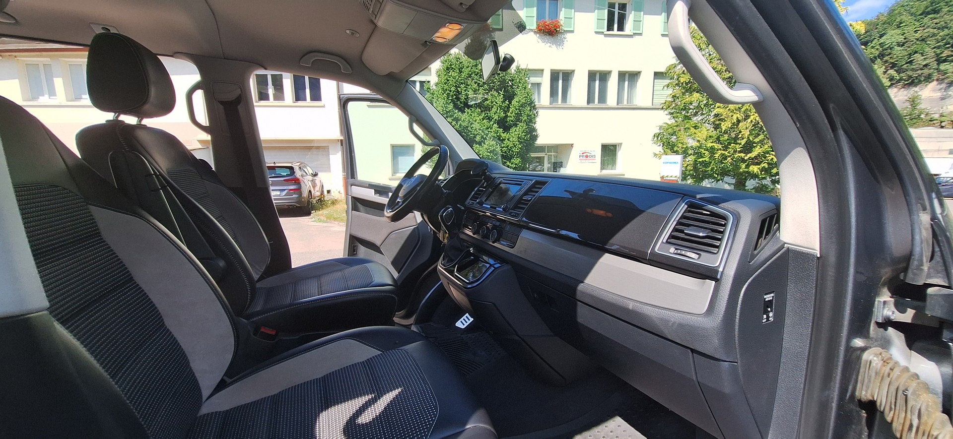 VW T6 Multivan 2.0 Bi-TDI Panamericana 4Motion DSG-image-11