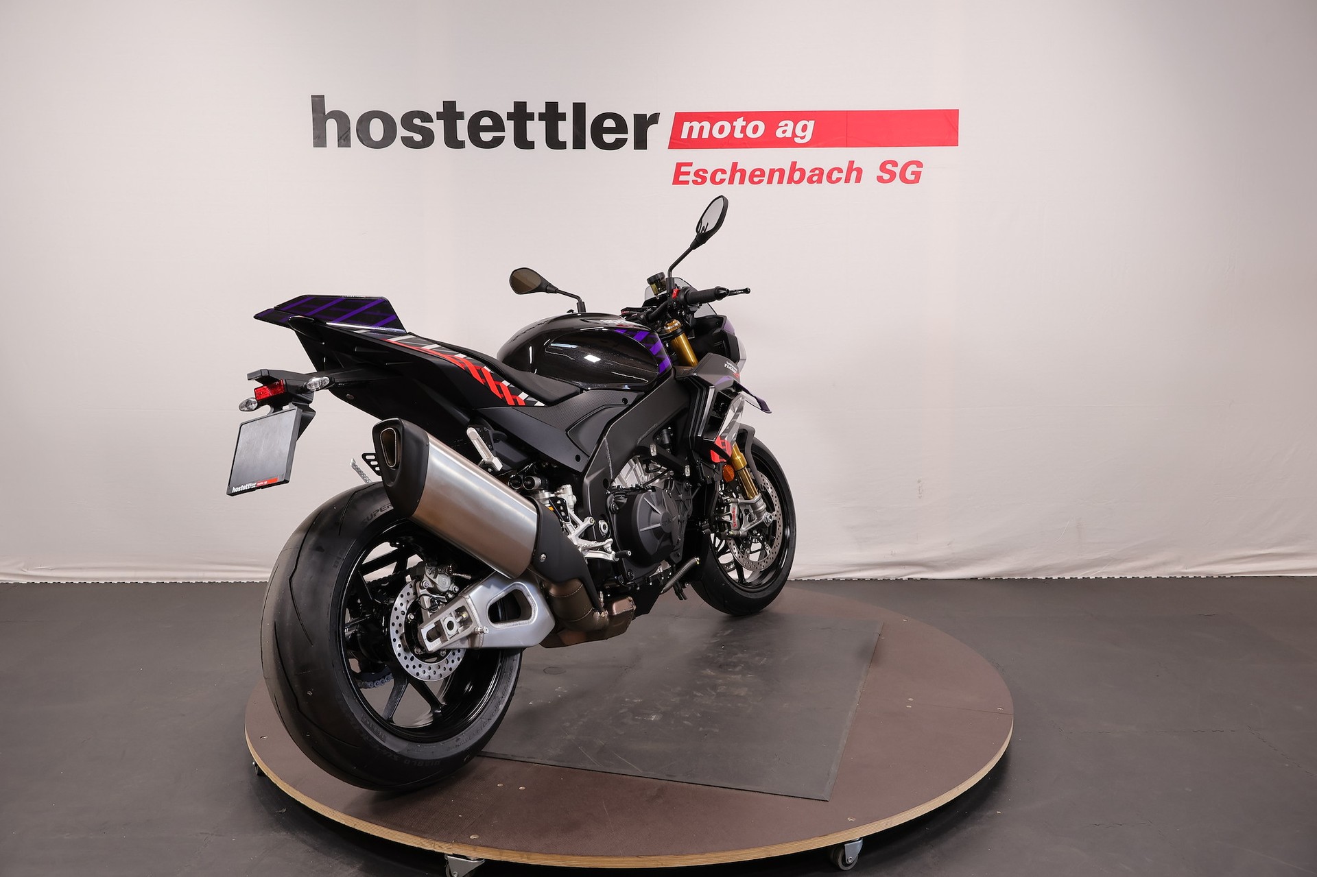 APRILIA Tuono 1100 V4 Factory-showroom-element-2