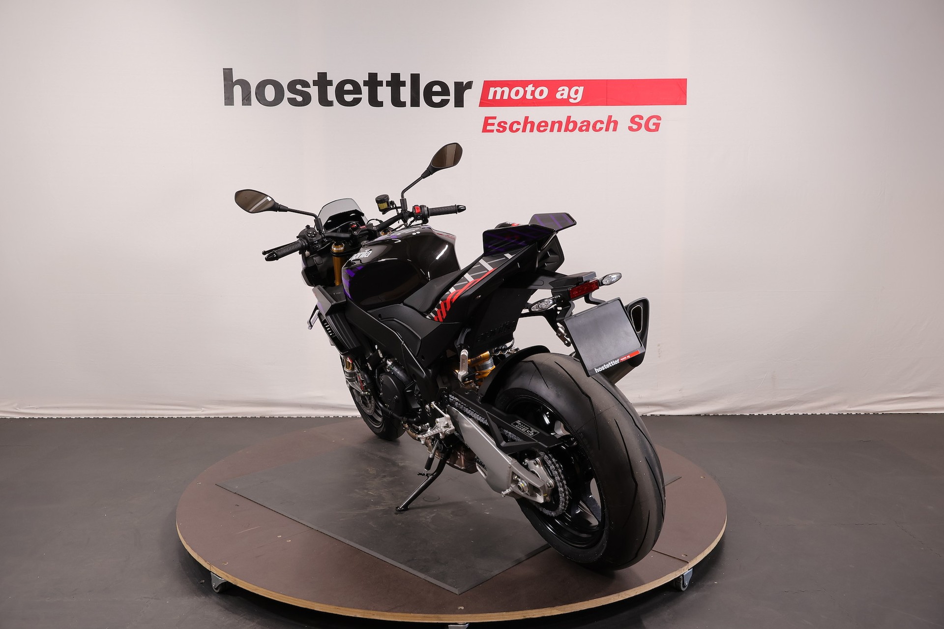 APRILIA Tuono 1100 V4 Factory-showroom-element-3