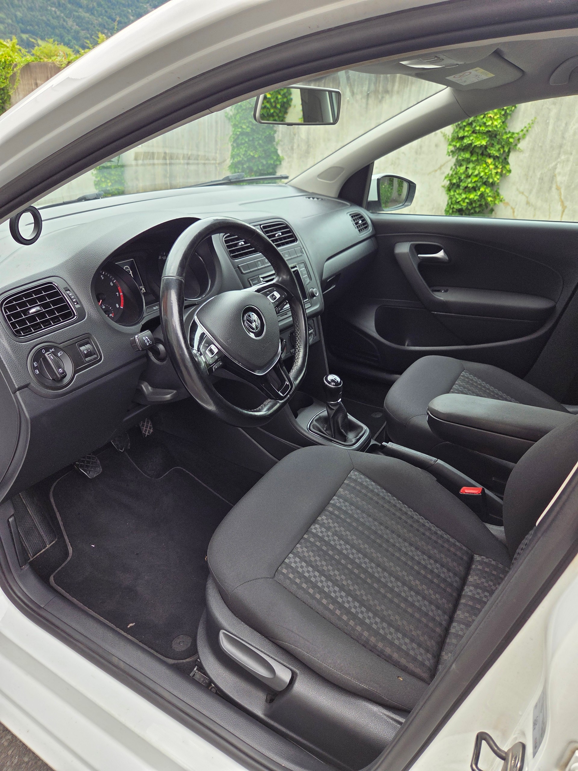 VW Polo 1.0 BMT Trendline-image-5
