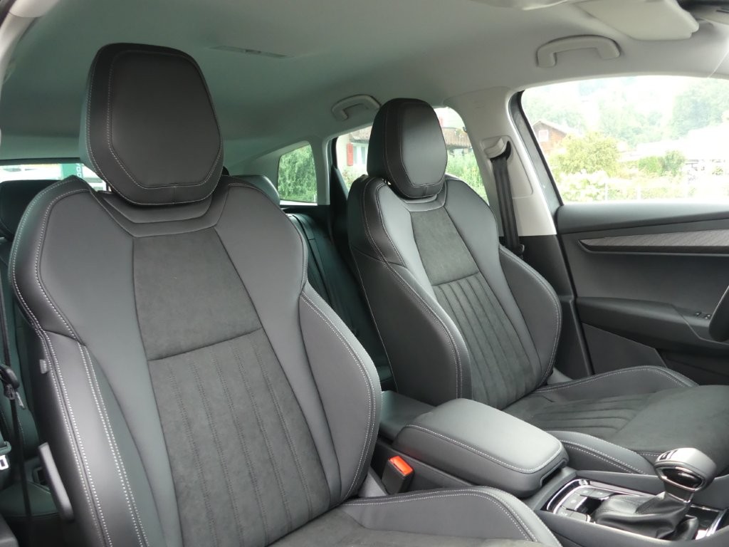 SKODA Karoq 2.0 TDI CR Dynamic 4x4 DSG-image-10