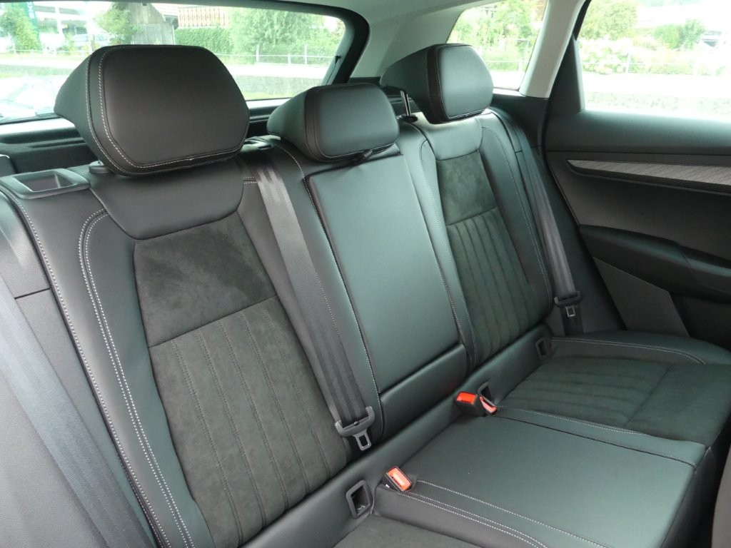 SKODA Karoq 2.0 TDI CR Dynamic 4x4 DSG-image-12