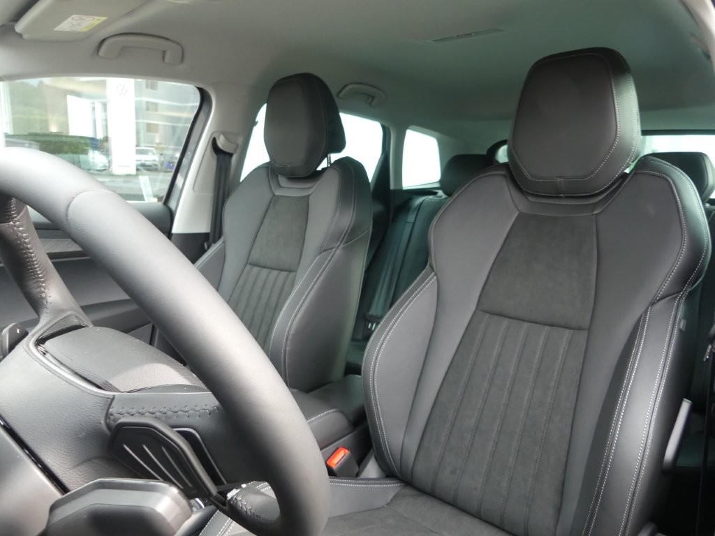 SKODA Karoq 2.0 TDI CR Dynamic 4x4 DSG-image-9