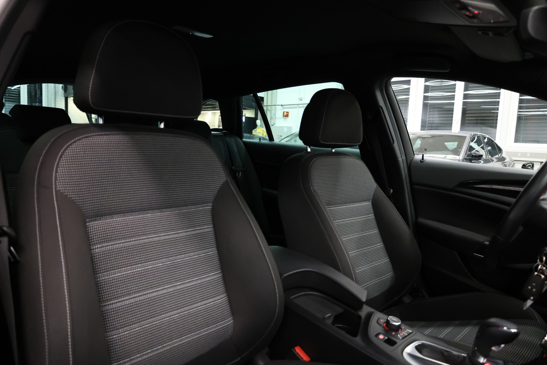 OPEL Insignia Sports Tourer 2.0 T Sport-image-16