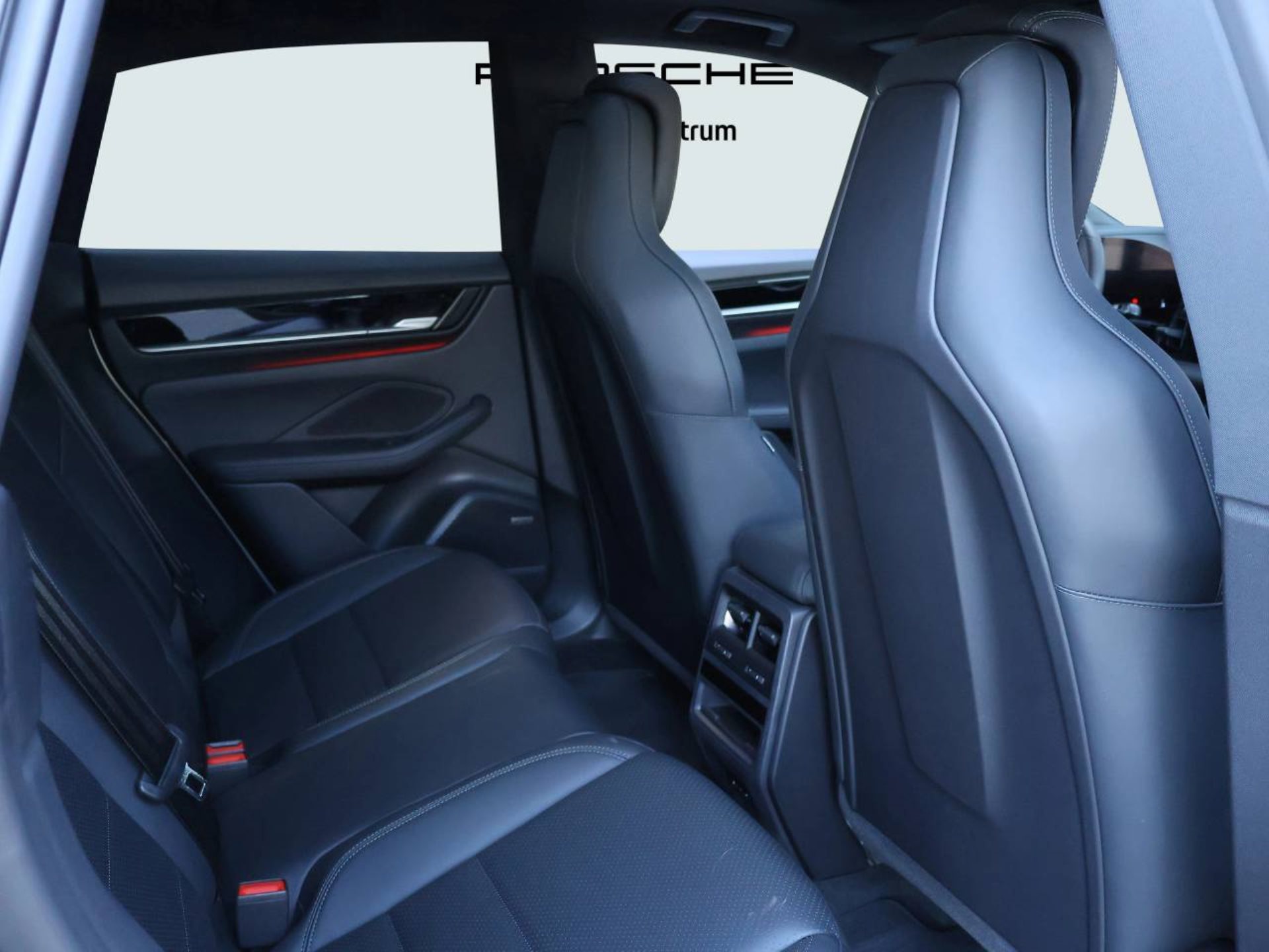 PORSCHE Macan 4S-image-17
