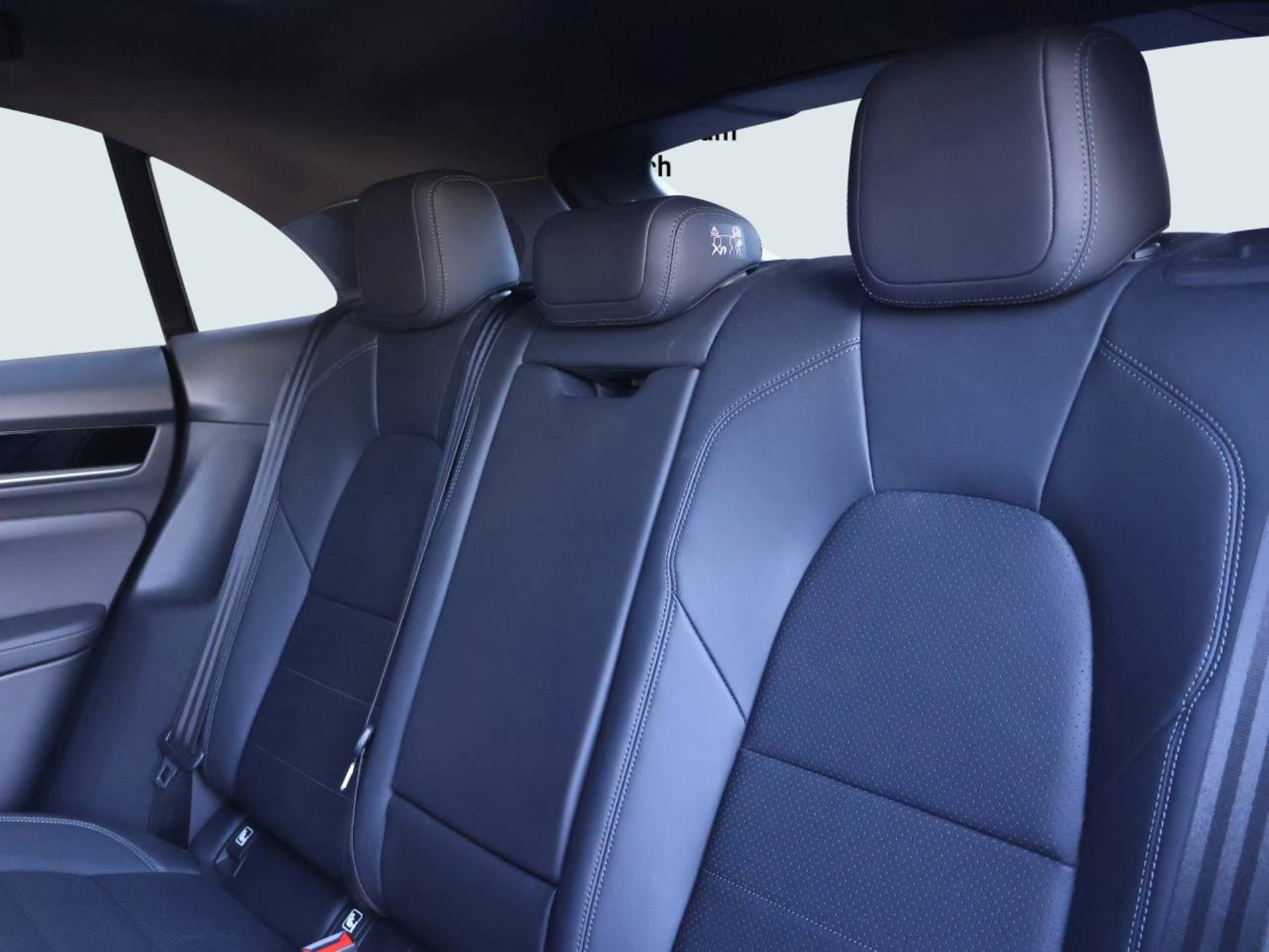 PORSCHE Macan 4S-image-15