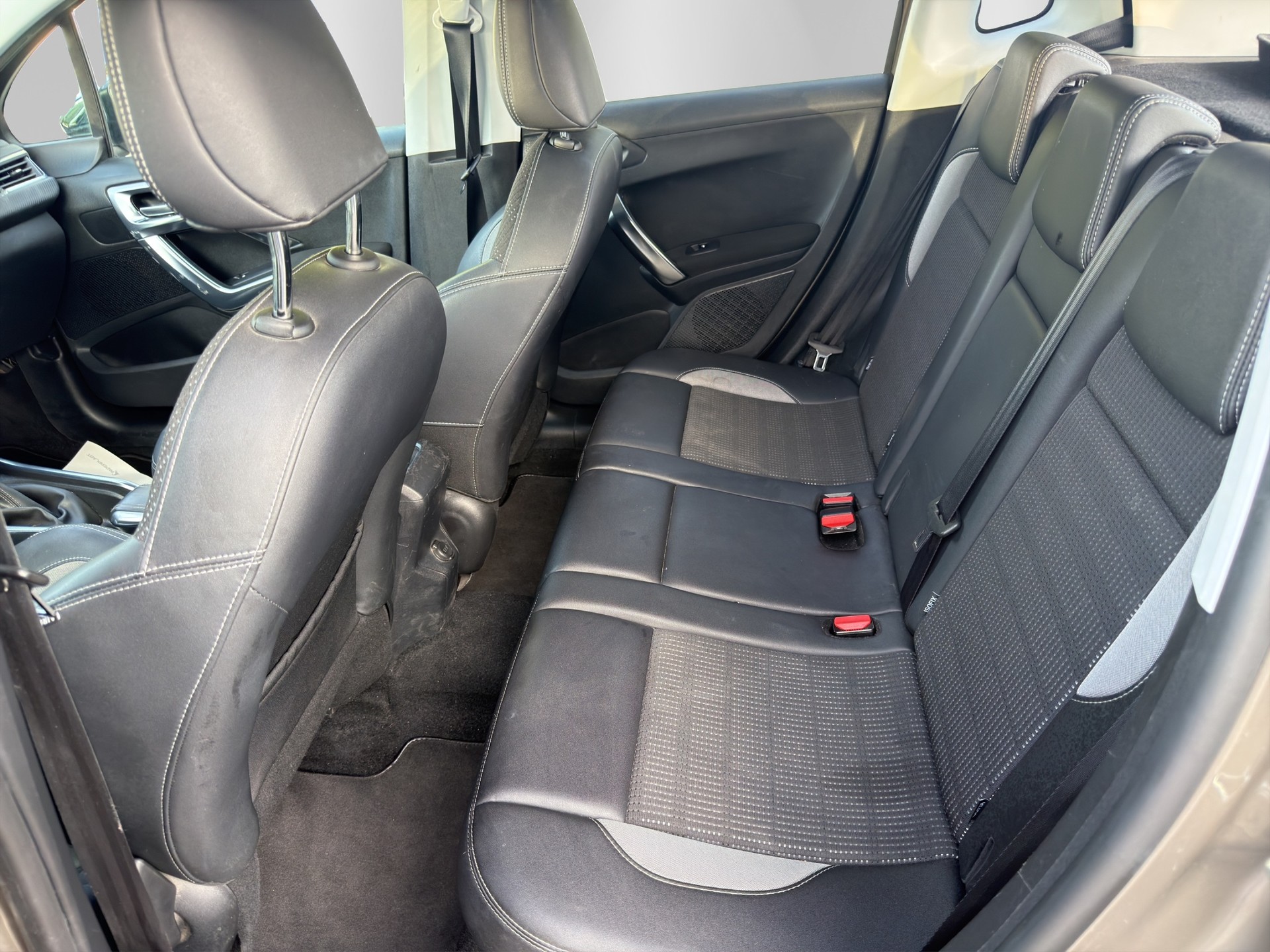 PEUGEOT 2008 1.6 VTI Allure-image-11
