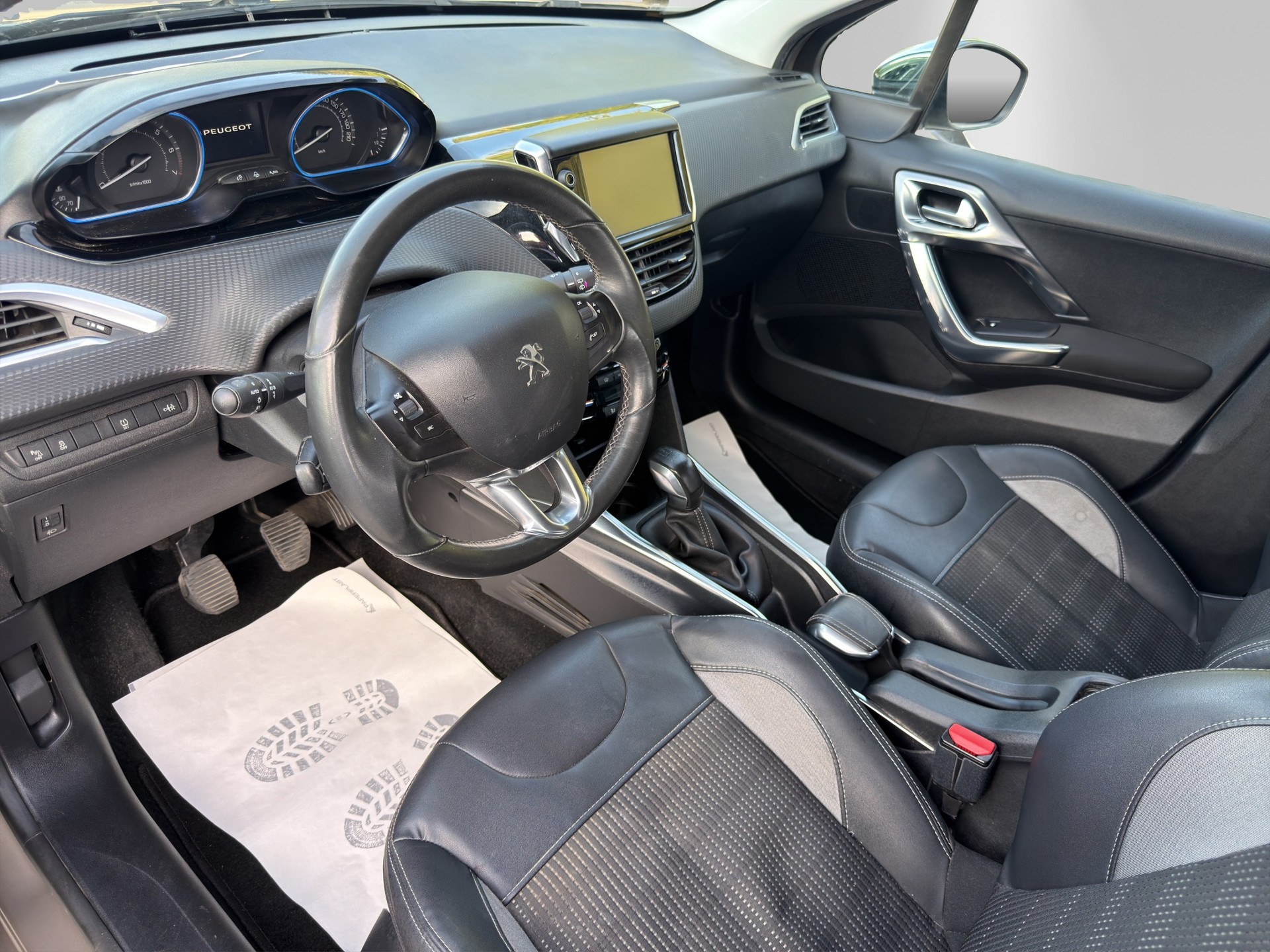 PEUGEOT 2008 1.6 VTI Allure-image-6