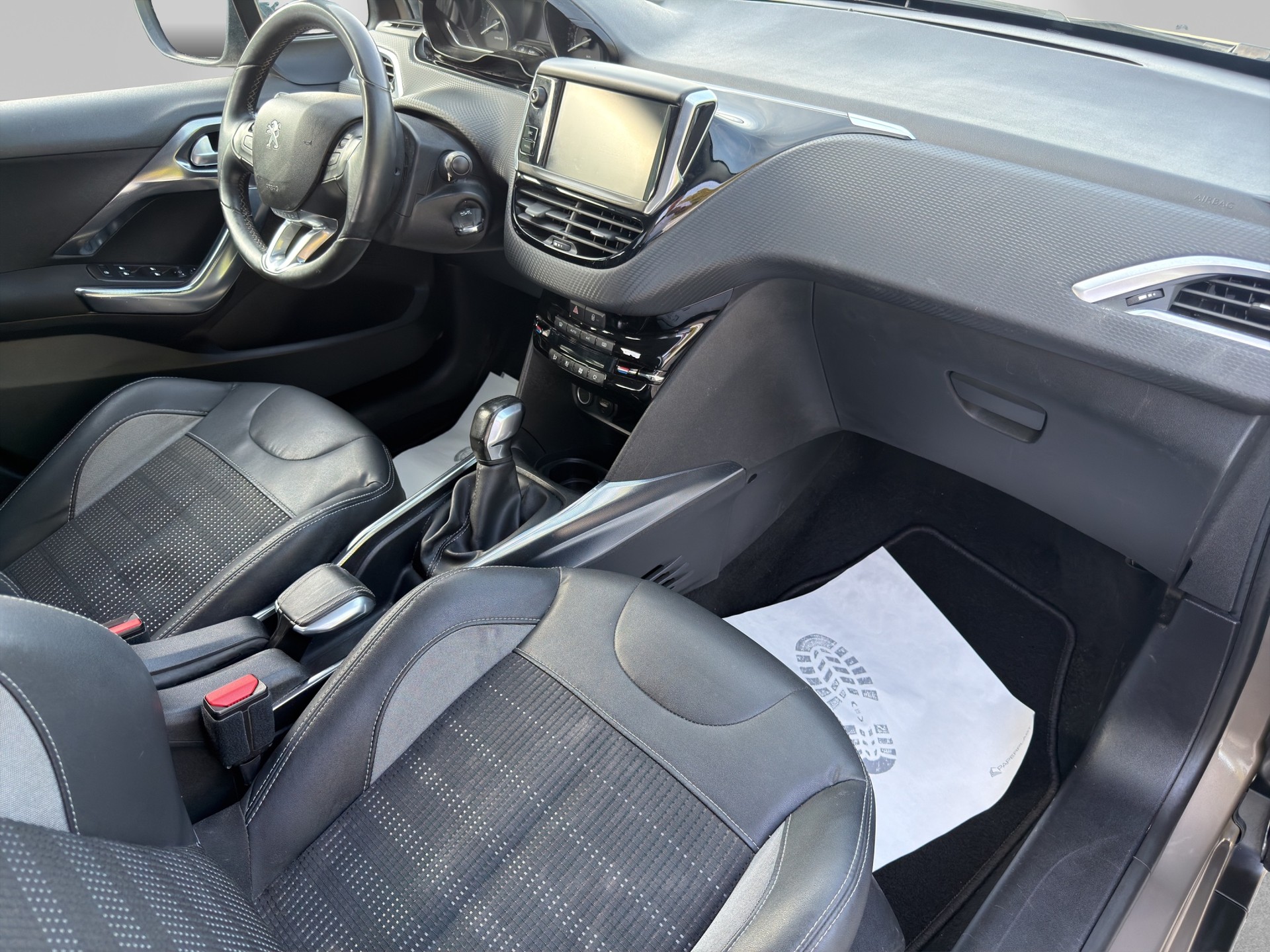 PEUGEOT 2008 1.6 VTI Allure-image-10