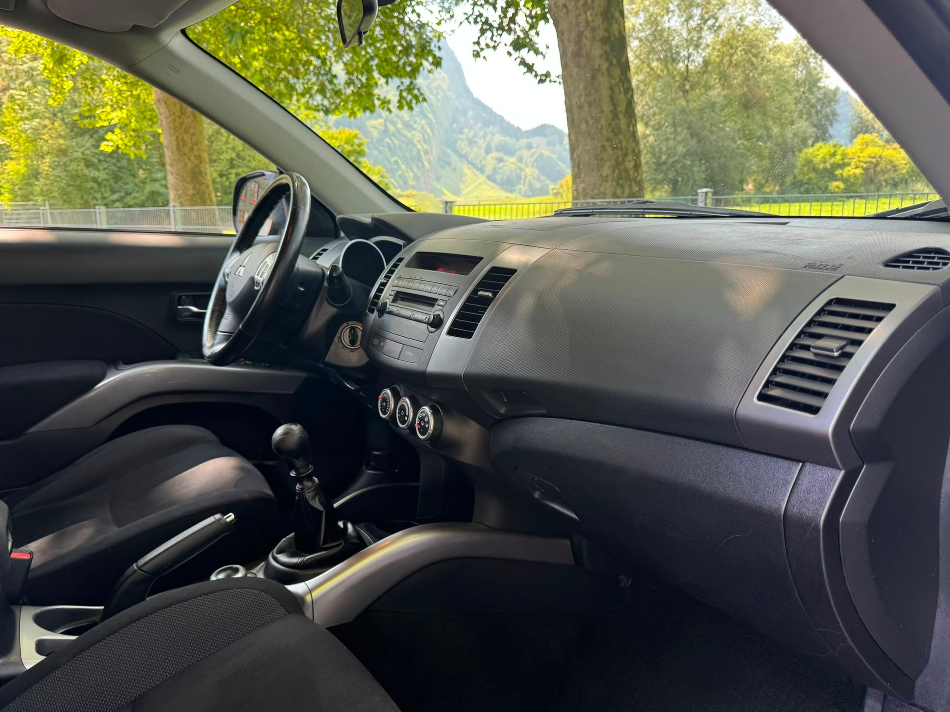 MITSUBISHI Outlander 2.0 DID Invite 4WD-image-11