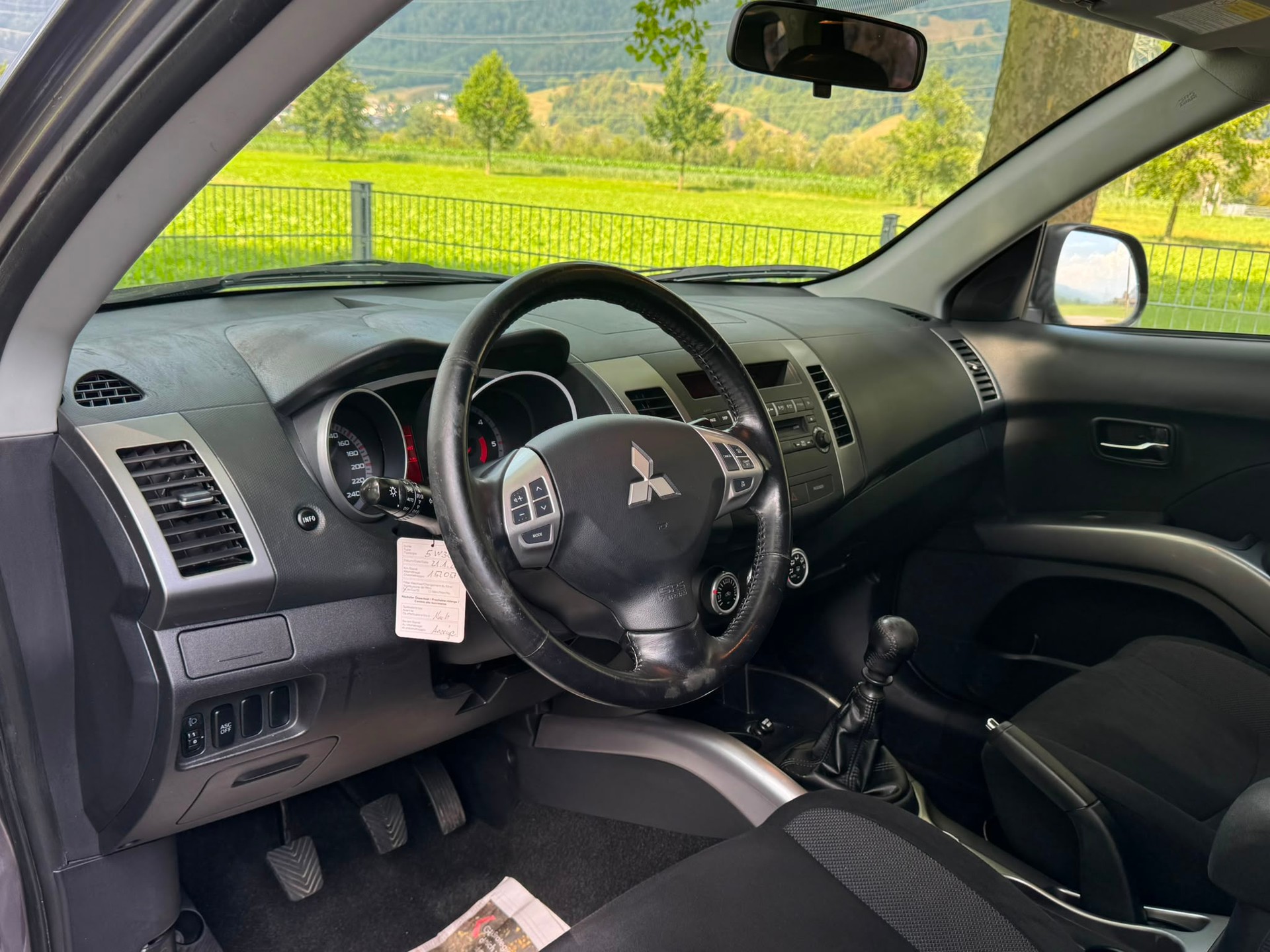 MITSUBISHI Outlander 2.0 DID Invite 4WD-image-13