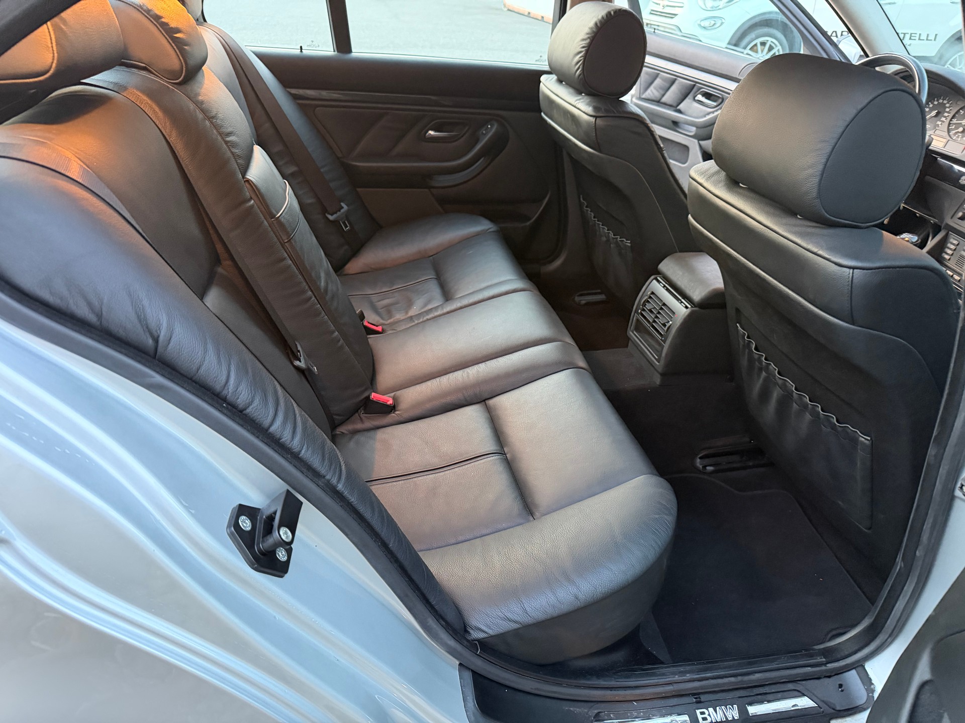 BMW 520i-image-14