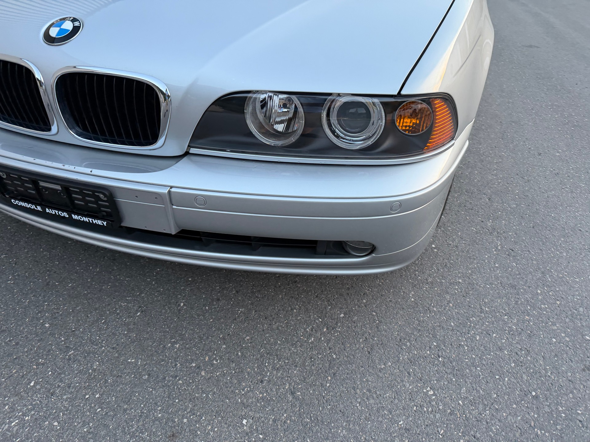 BMW 520i-image-6