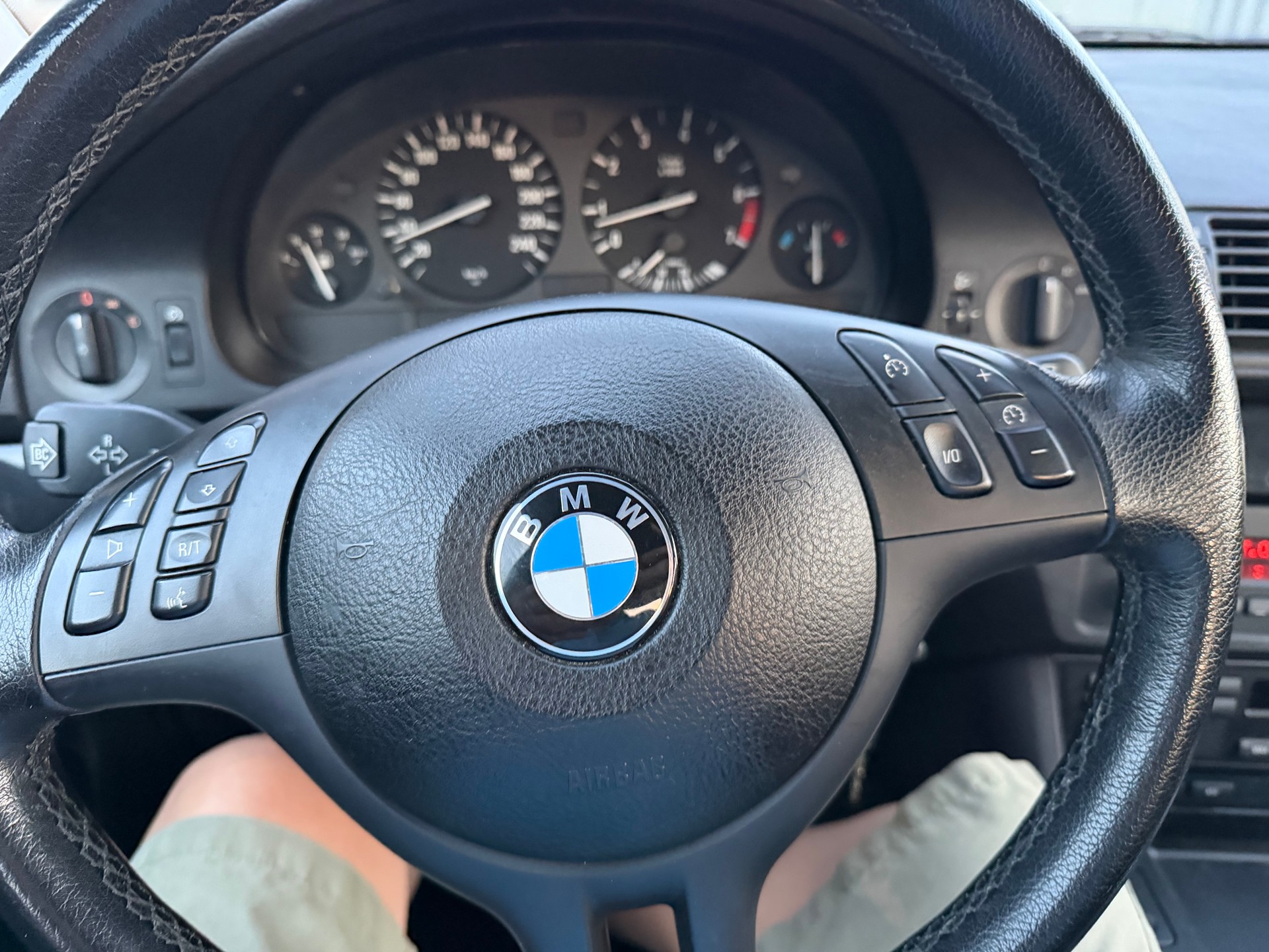 BMW 520i-image-21