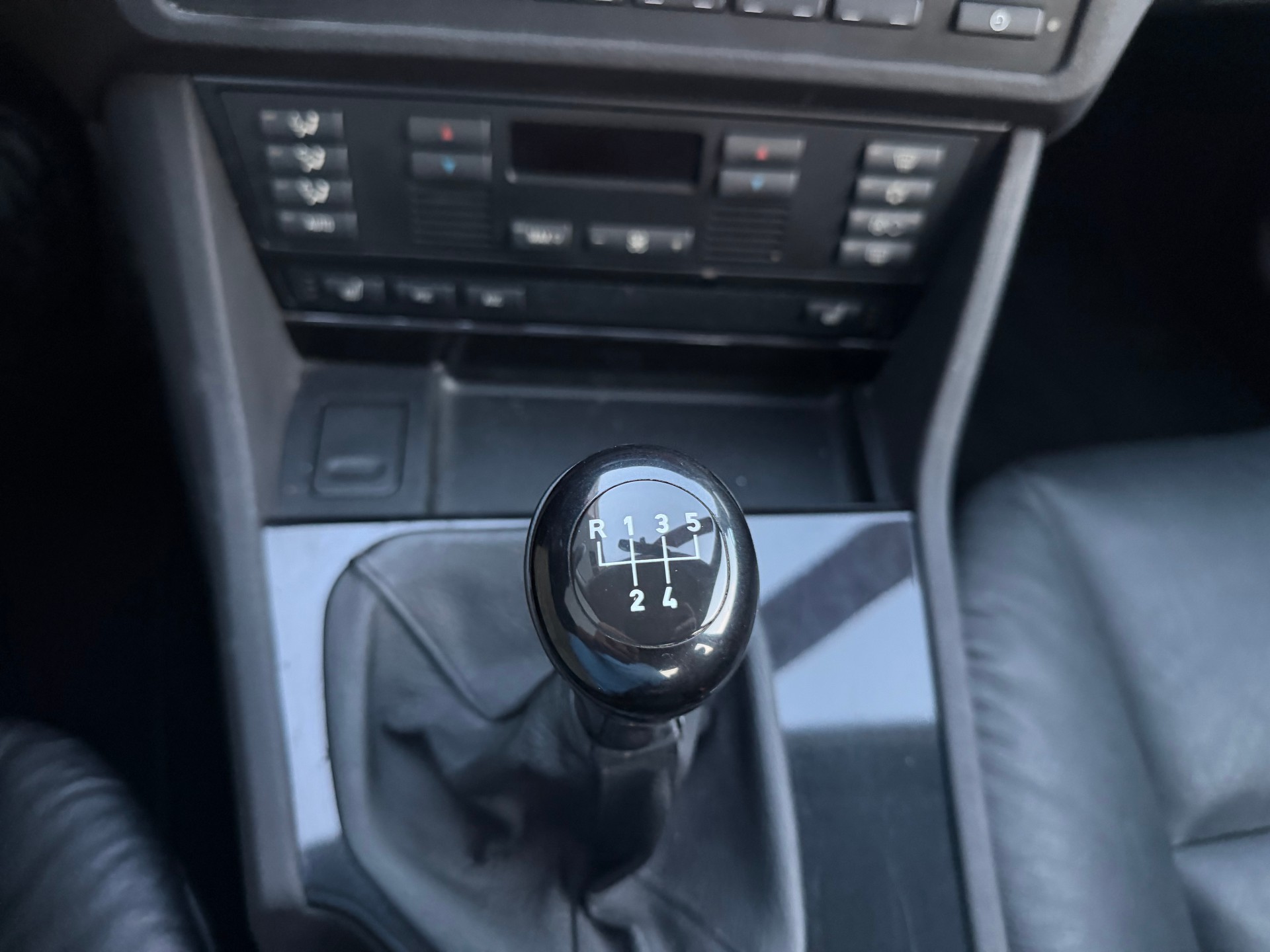 BMW 520i-image-23