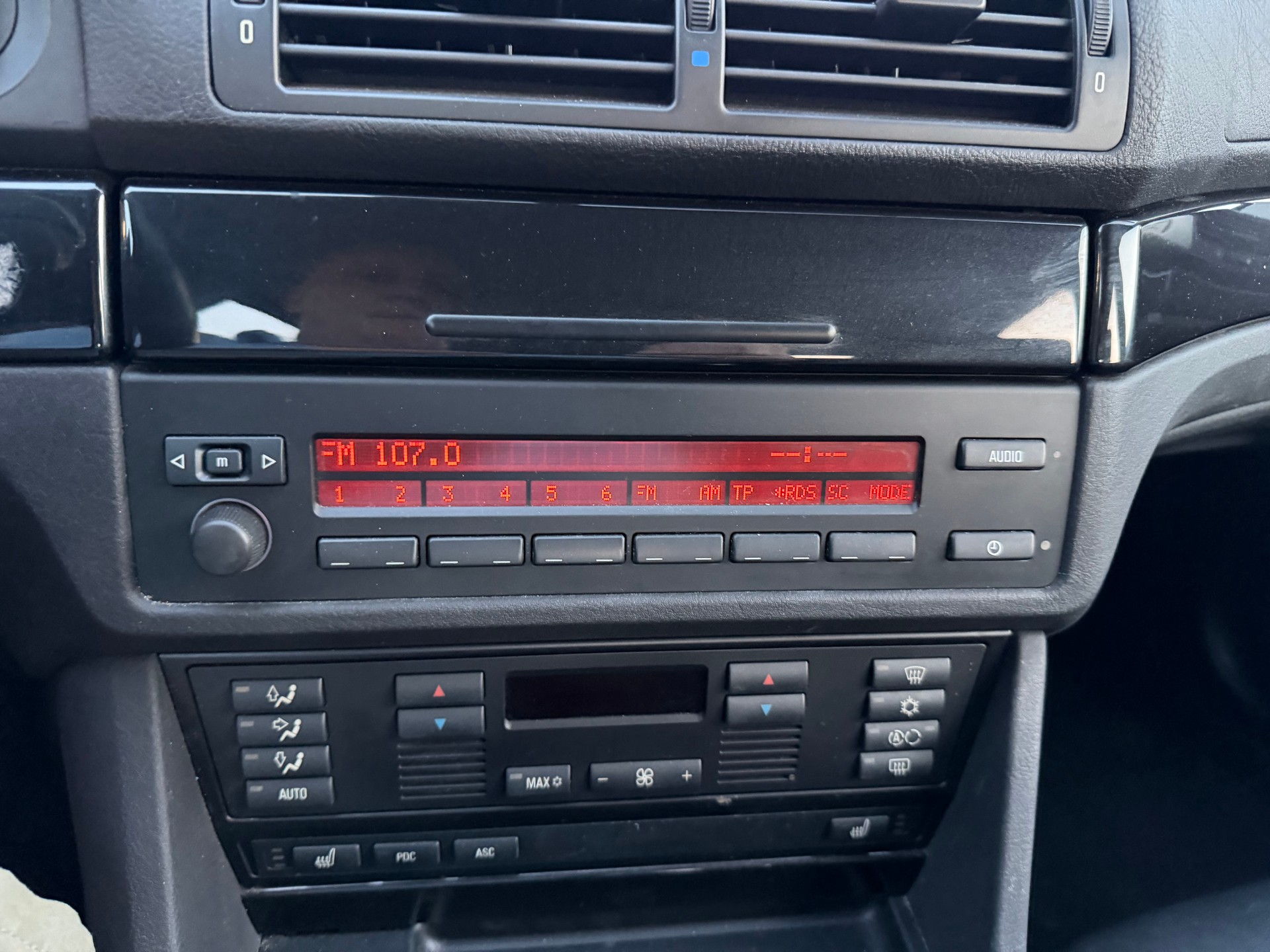 BMW 520i-image-22